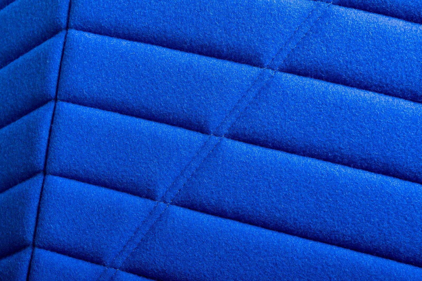 Ligne Roset Facett Swivel Lounge Chair in Royal Blue Divina Melange Wool For Sale 5