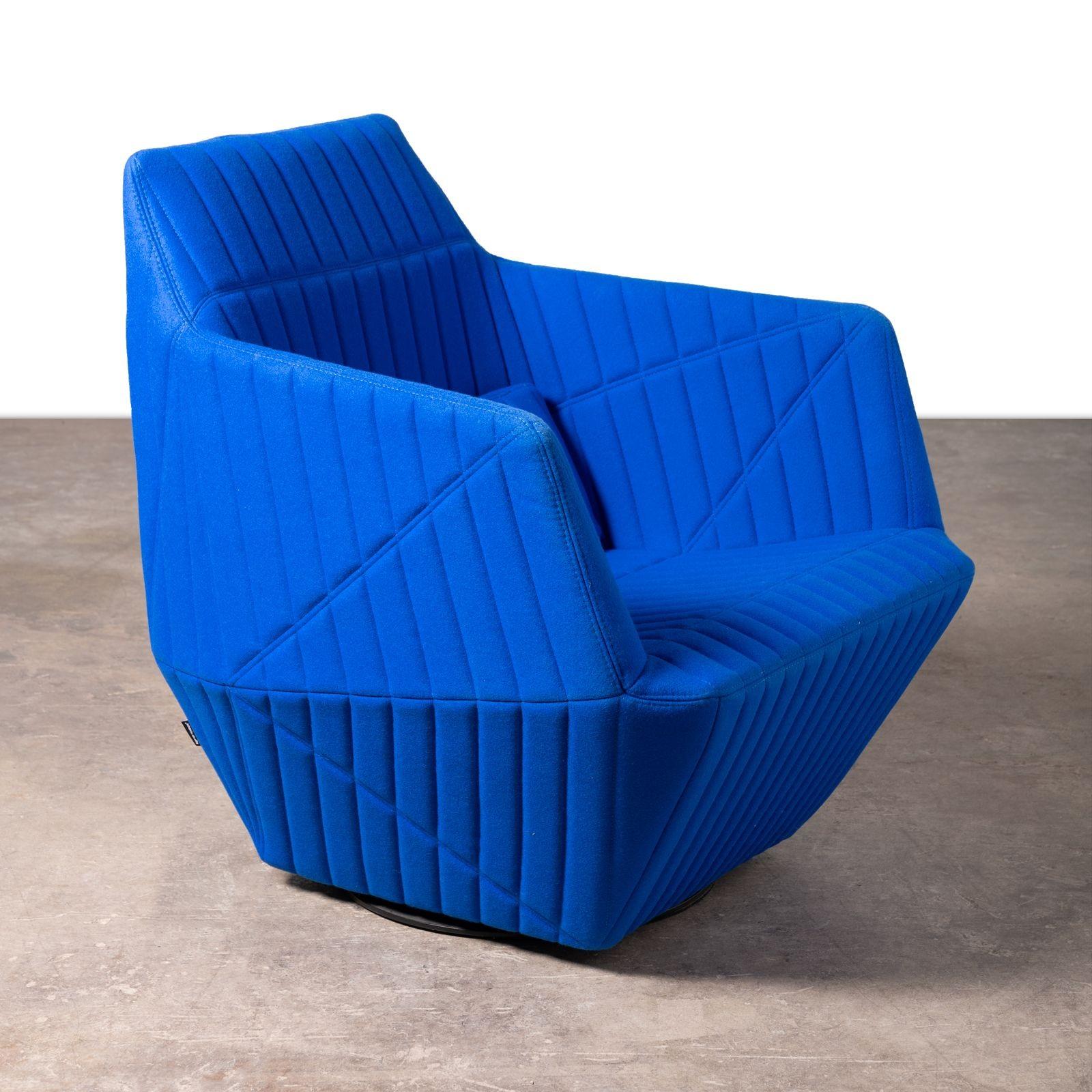 Ligne Roset Facett Swivel Lounge Chair in Royal Blue Divina Melange Wool For Sale 2