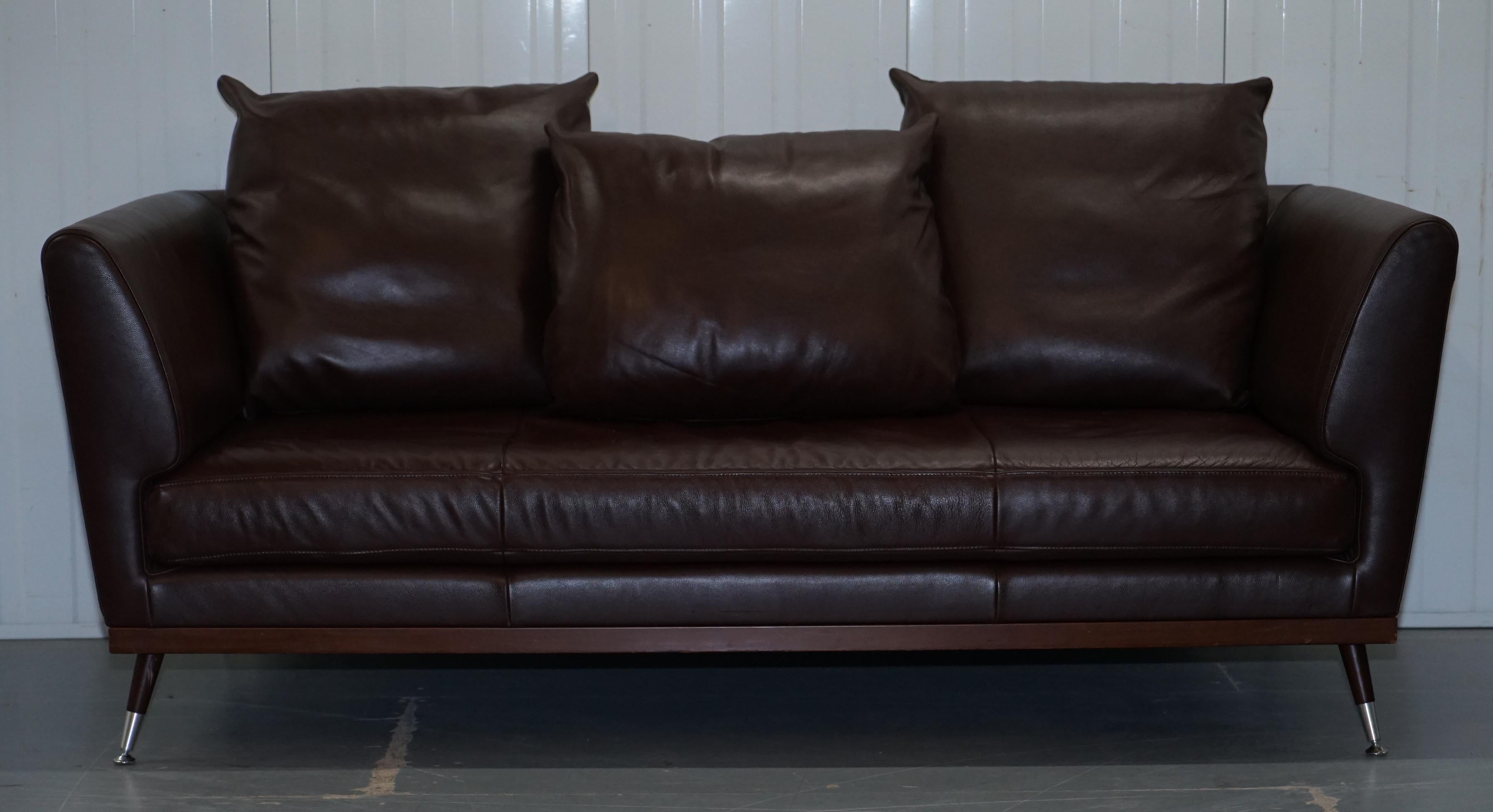 We are delighted to offer for sale this stunning RRP £7999 Linge Roset Fugue brown leather sofa with feather filled cushions designed 

A good looking well made and expertly crafted piece, it's in pretty much perfect unmarked condition throughout,