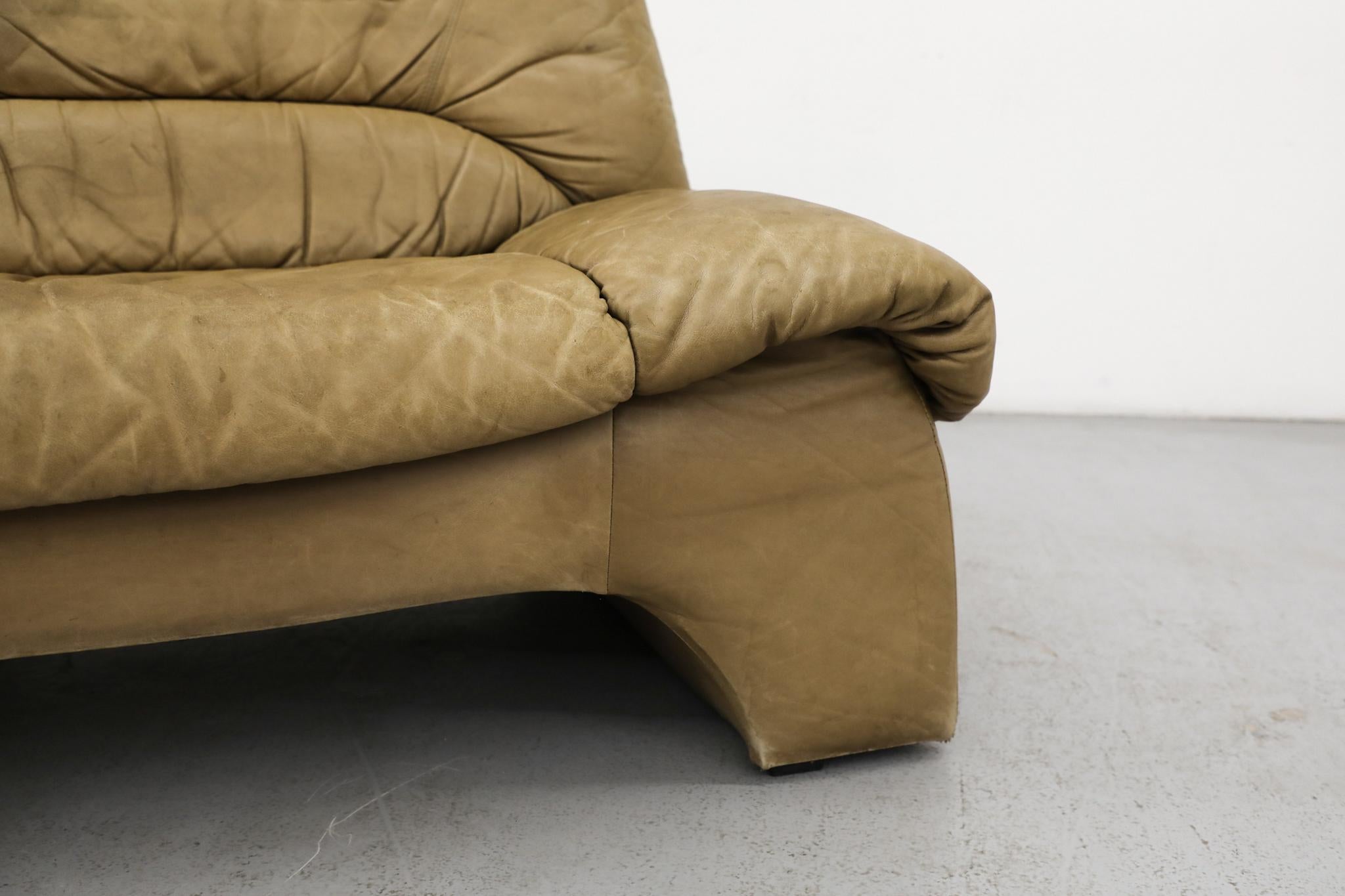Ligne Roset Inspired 1980s Tan Leather Loveseat w/ Slanted Profile For Sale 9