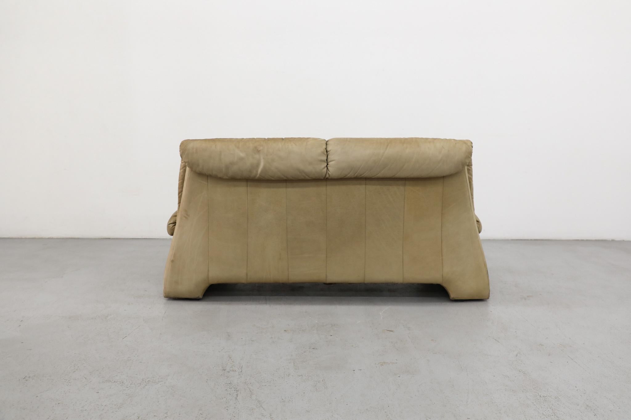 Late 20th Century Ligne Roset Inspired 1980s Tan Leather Loveseat w/ Slanted Profile For Sale