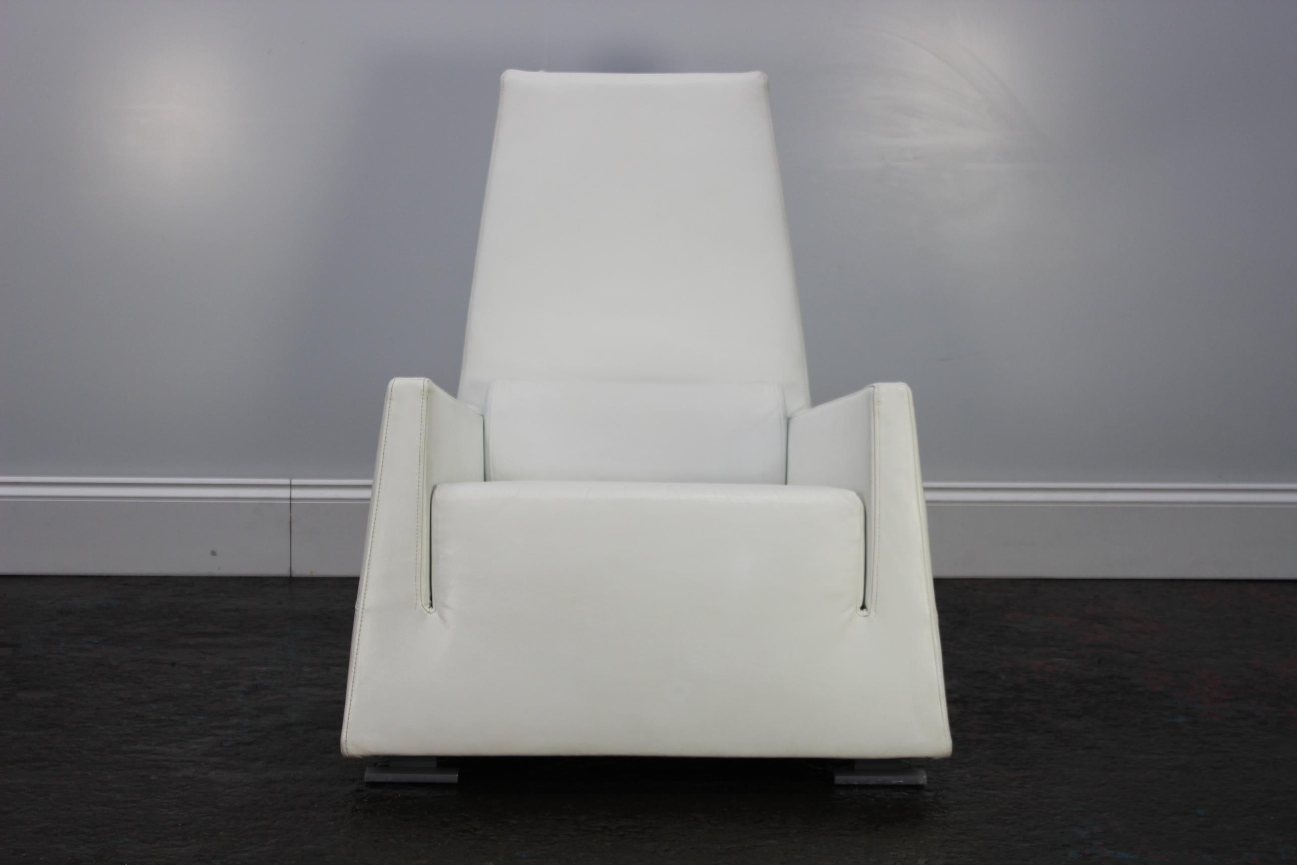 On offer on this occasion is a superb Ligne Roset “Jul” large armchair, dressed in a peerless top-grade white leather.


As you will no doubt be aware by your interest in this Alban Gilles masterpiece, Ligne Roset pieces are the epitome of