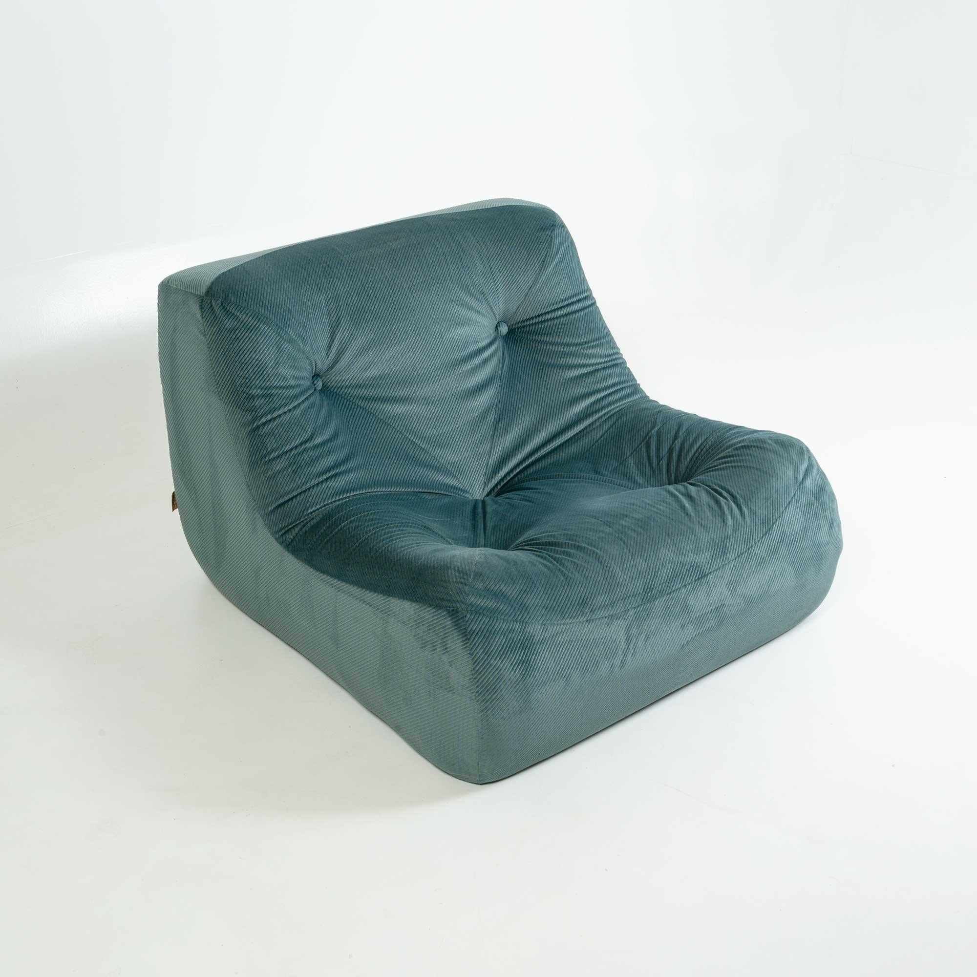 Ligne Roset Kali Lounge Chair in Original Emerald Corduroy In Good Condition In Seattle, WA