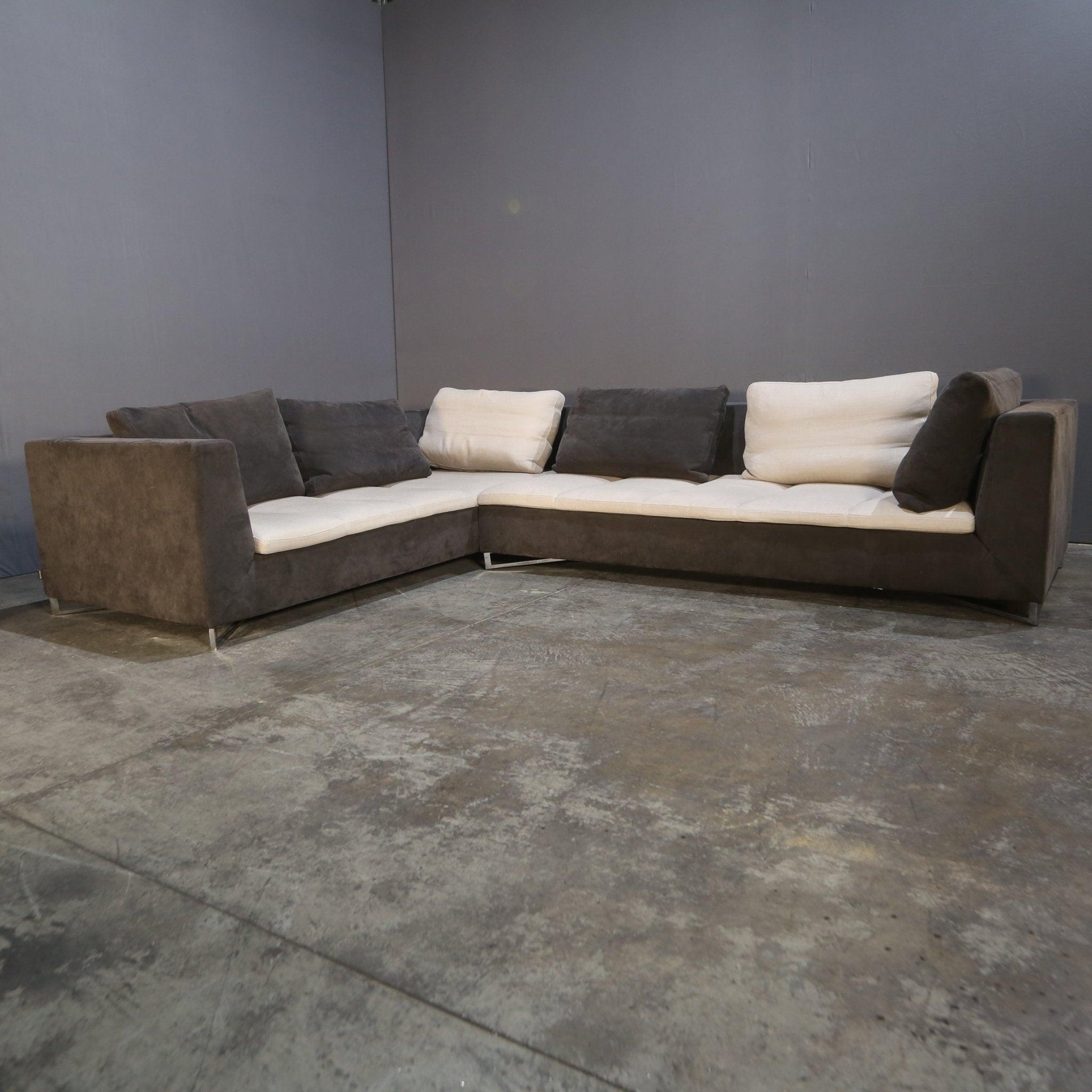 Moderne Canapé Ligne Roset en forme de L avec tissu Alcantara en vente