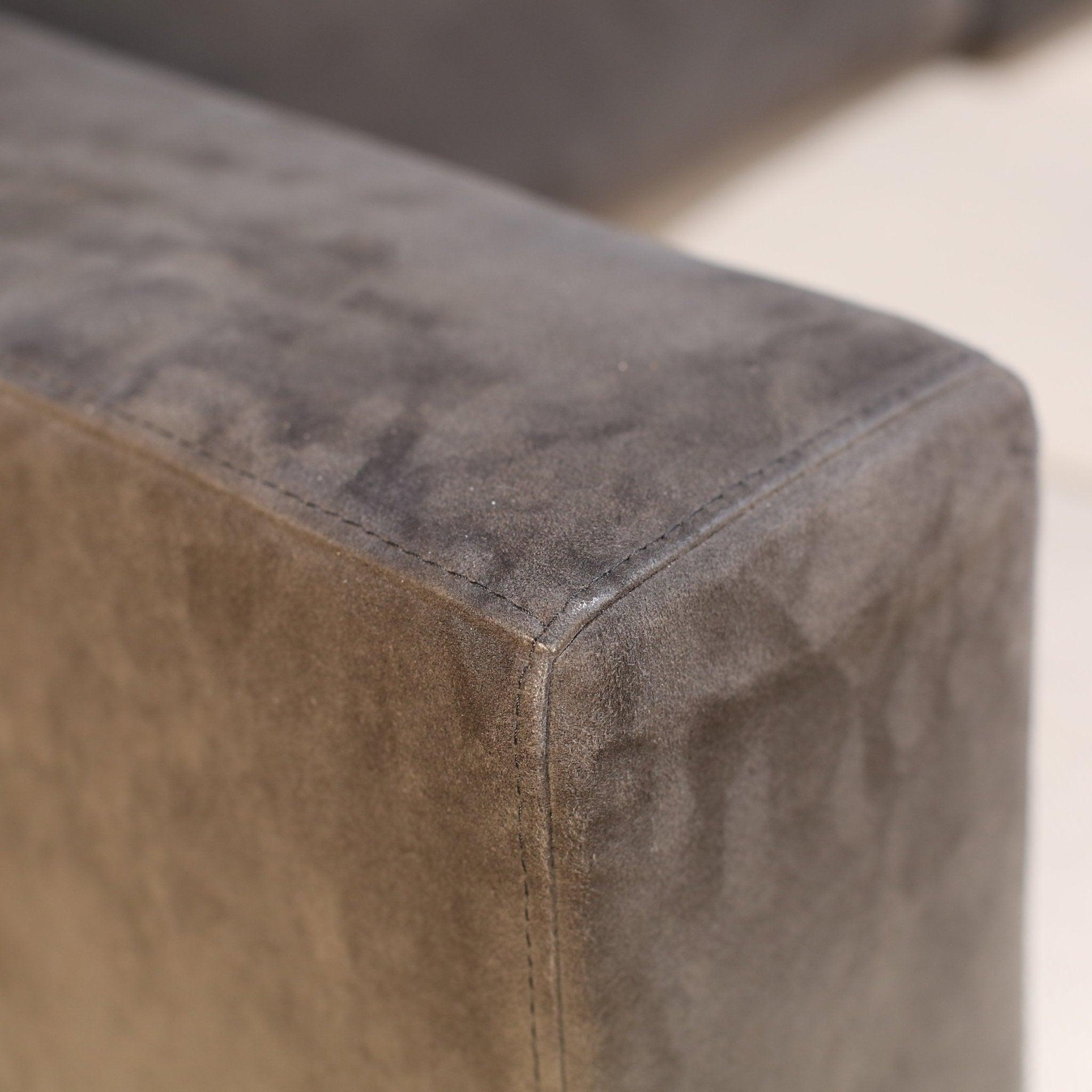 Canapé Ligne Roset en forme de L avec tissu Alcantara en vente 1