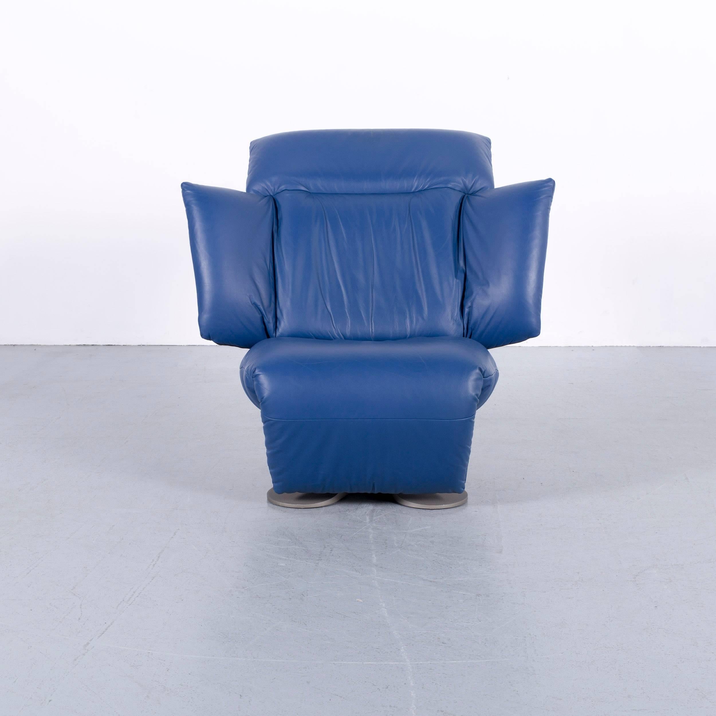 We bring to you an Ligne Roset leather armchair blue one-seat couch.













 