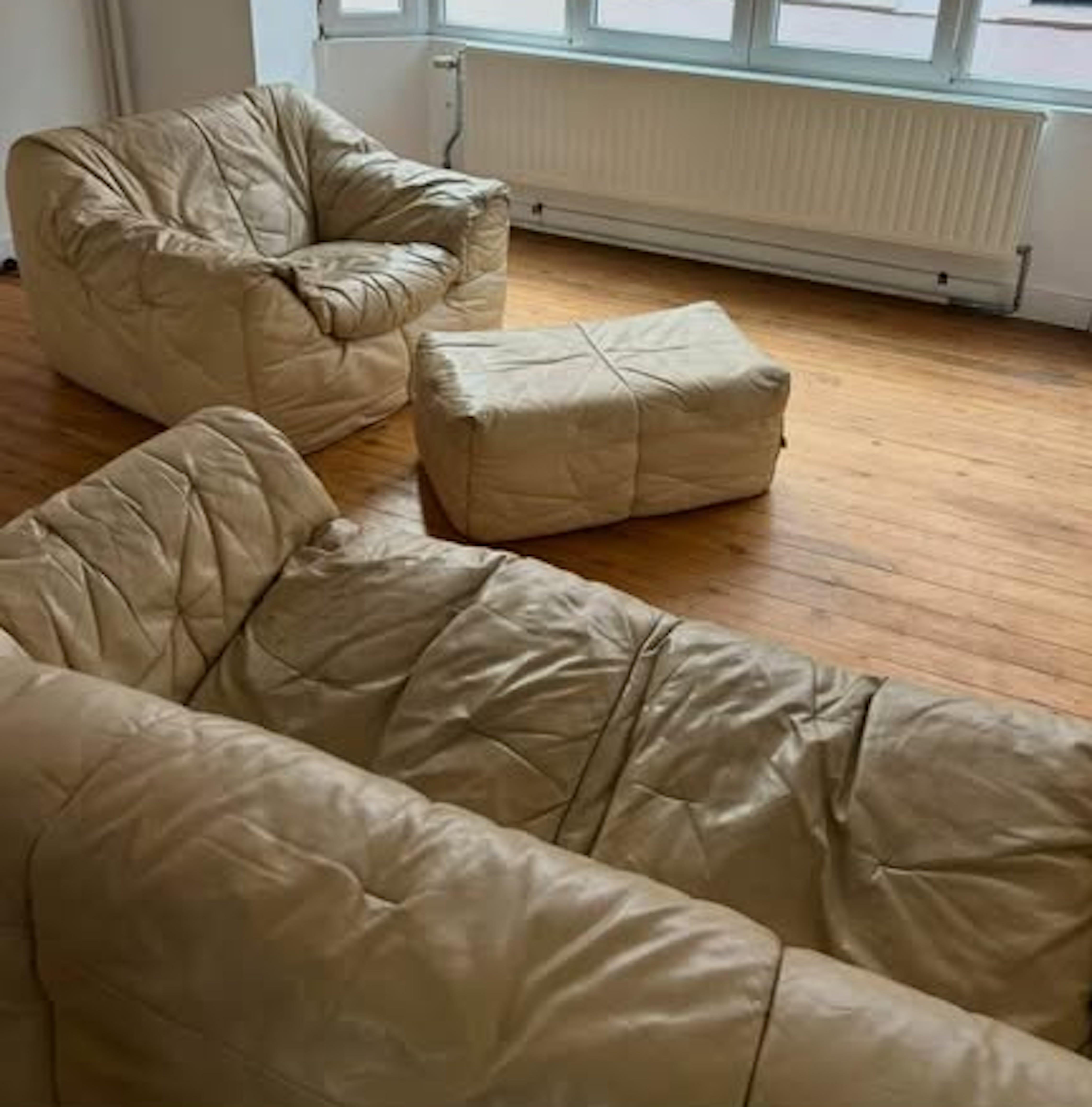 Ensemble de canapés en cuir Ligne Roset État moyen - En vente à Tourinnes-la-Grosse (Beauvechain), BE