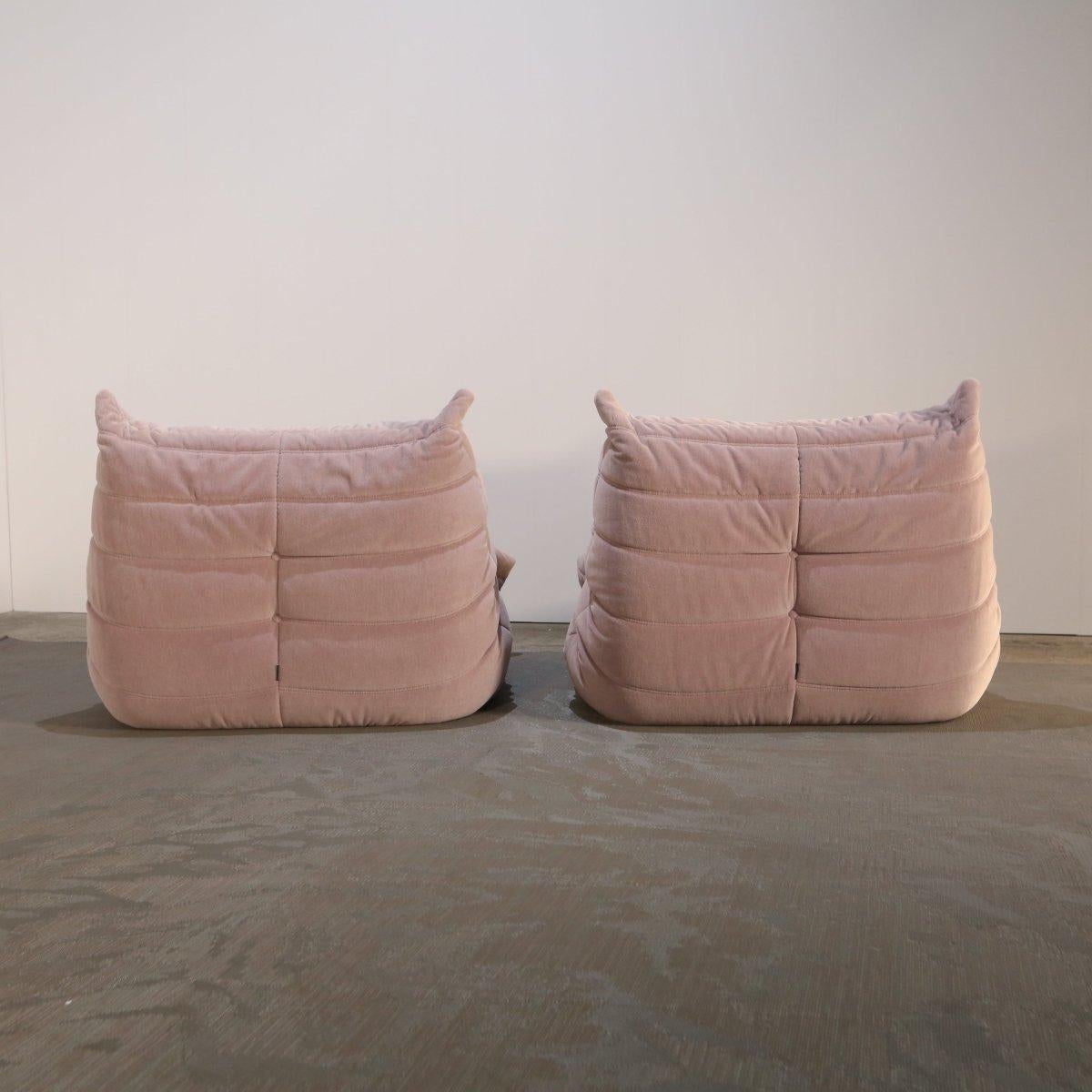 Moderne Fauteuil Togo Ligne Roset rose clair en vente