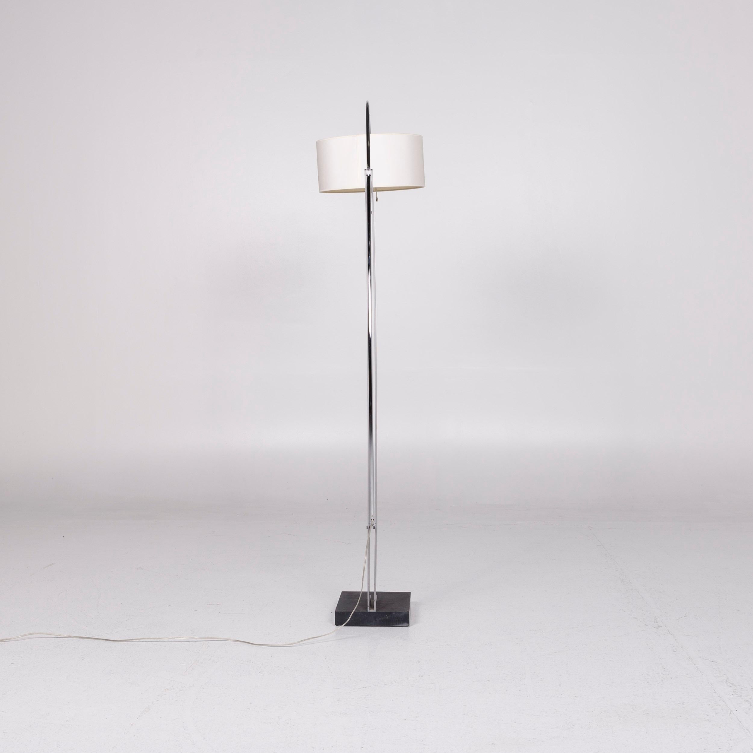 Ligne Roset MAMA Lampadaire Métallique Blanc Thibault Desombre 1