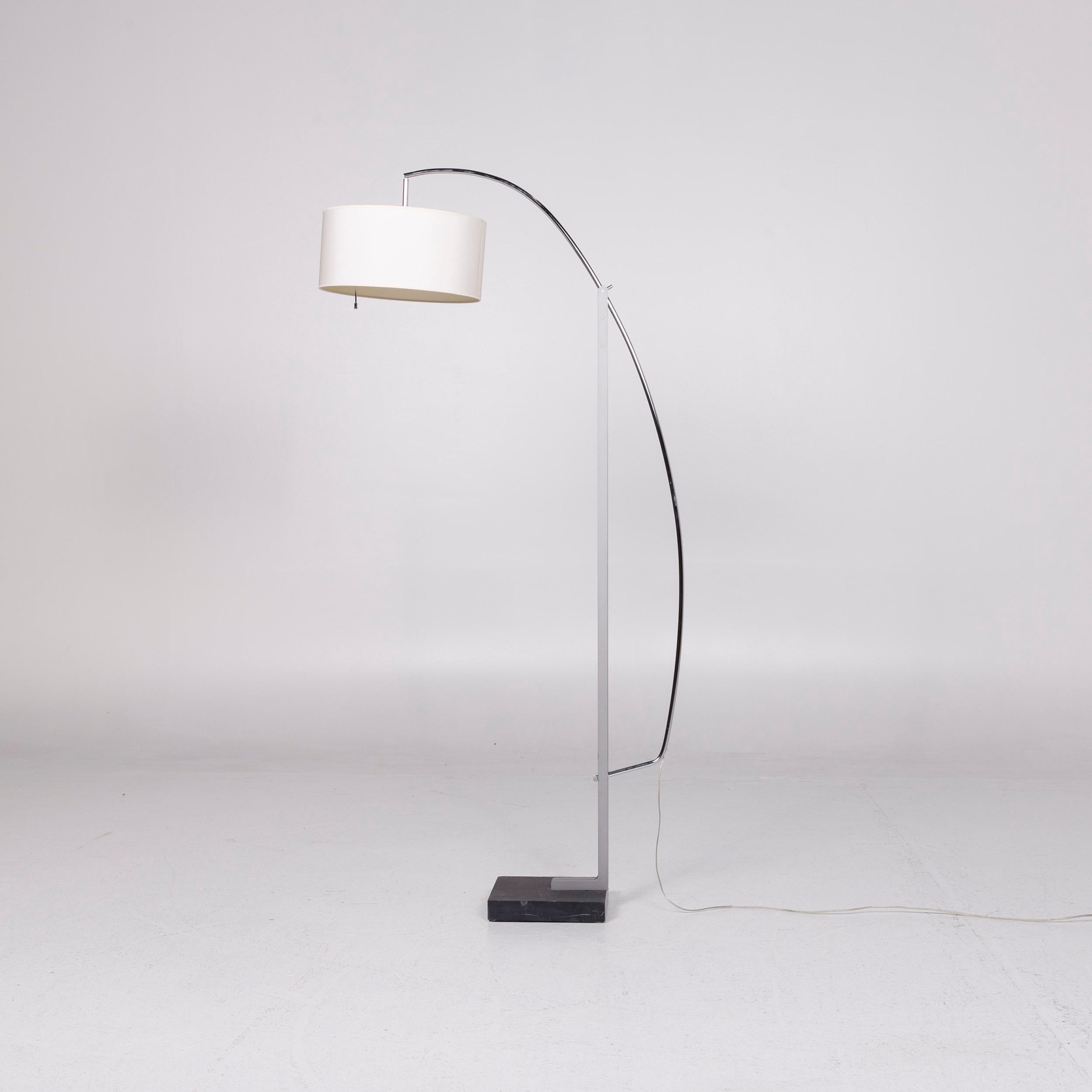 Ligne Roset MAMA Lampadaire Métallique Blanc Thibault Desombre 2