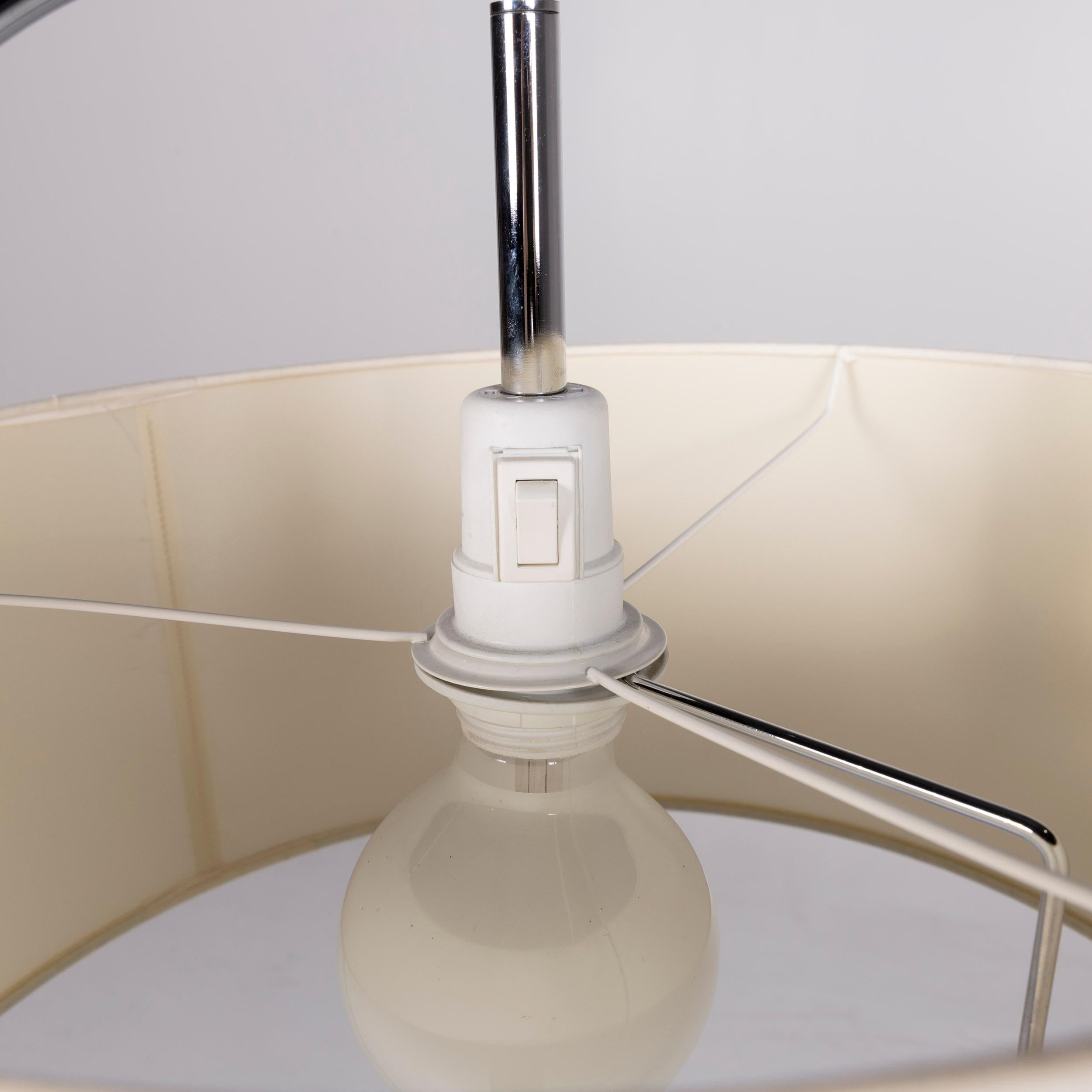 Ligne Roset MAMA Lampadaire Métallique Blanc Thibault Desombre Excellent état à Cologne, DE