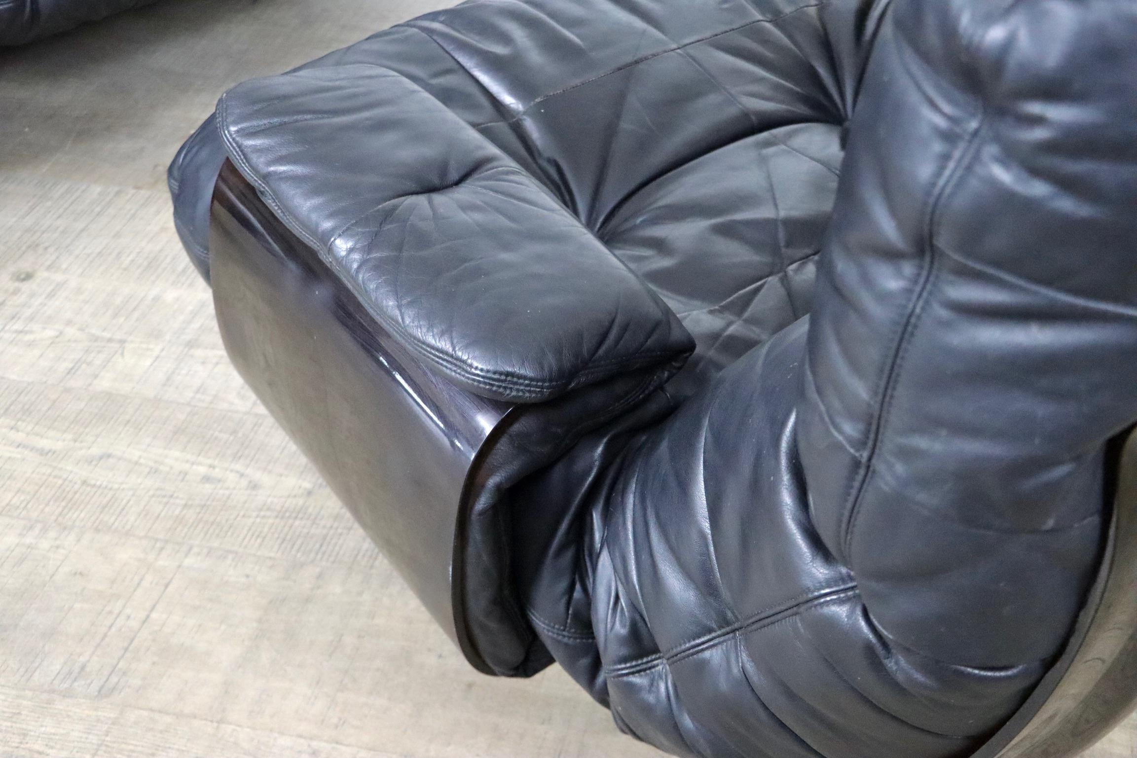Cuir Canapé et fauteuil de salon Marsala en cuir noir Ligne Roset de Michel Ducaroy