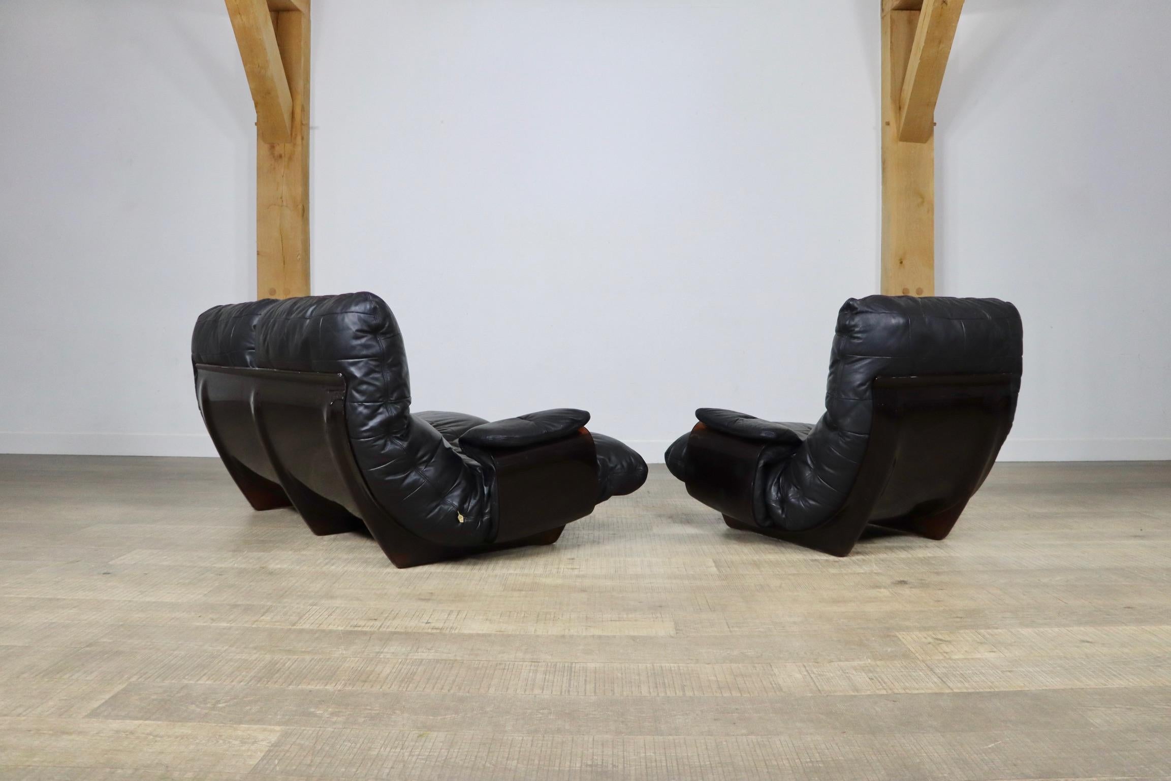 Canapé et fauteuil de salon Marsala en cuir noir Ligne Roset de Michel Ducaroy 1