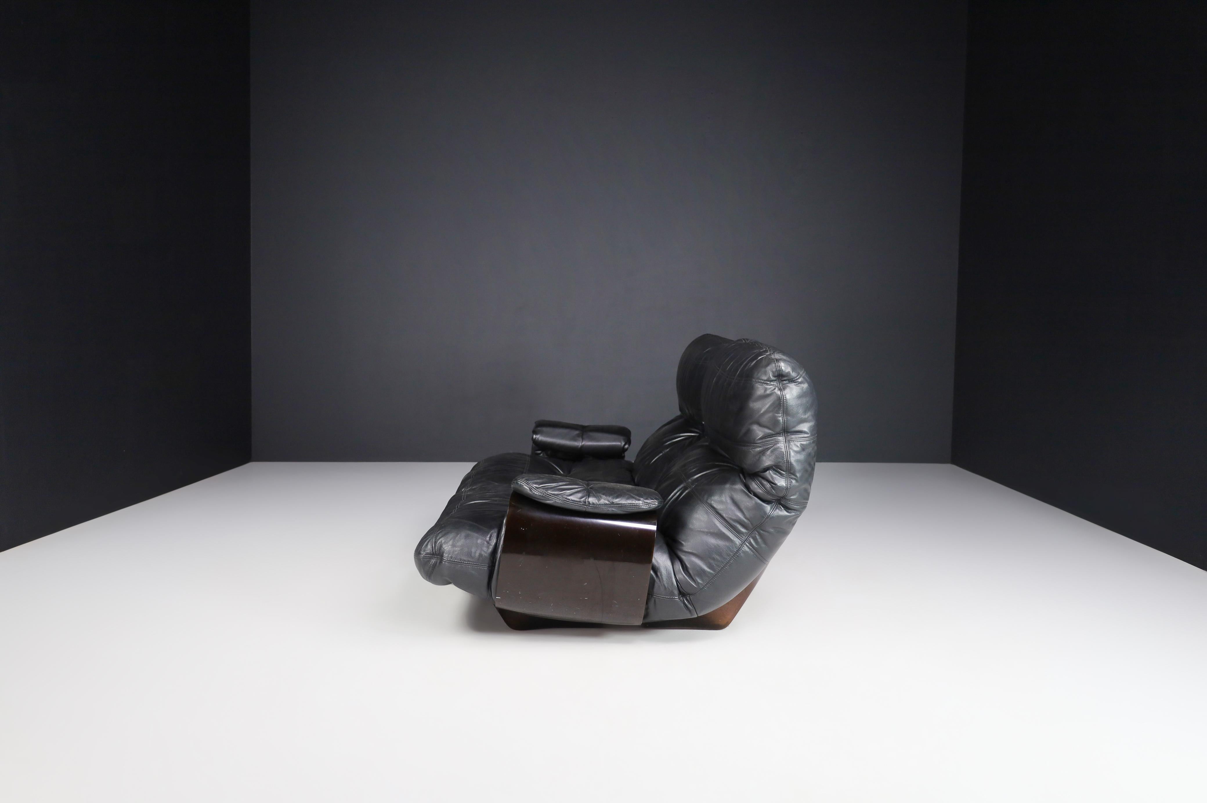 Ligne Roset Marsala sofa in black leather by Michel Ducaroy, the 1970s.

Good-looking black leather Marsala two-seater sofa by Michel Ducaroy for Ligne Roset 1970s. The large leather cushions in a smoke-colored plexiglass shell give a clean but