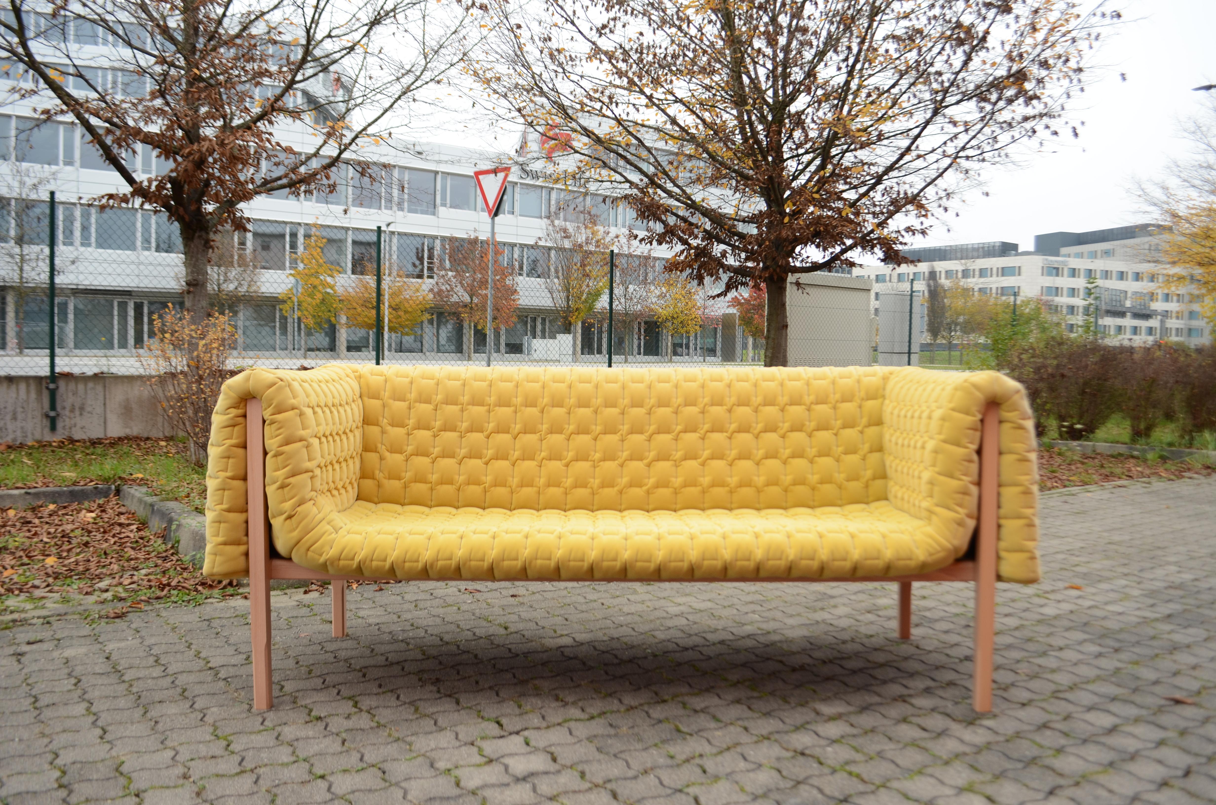 Ligne Roset Modèle Ruché. Design/One par Inga Sempé.
Tissu Harald velor en jaune.
Contemporain Canapé.
Meilleur état.
