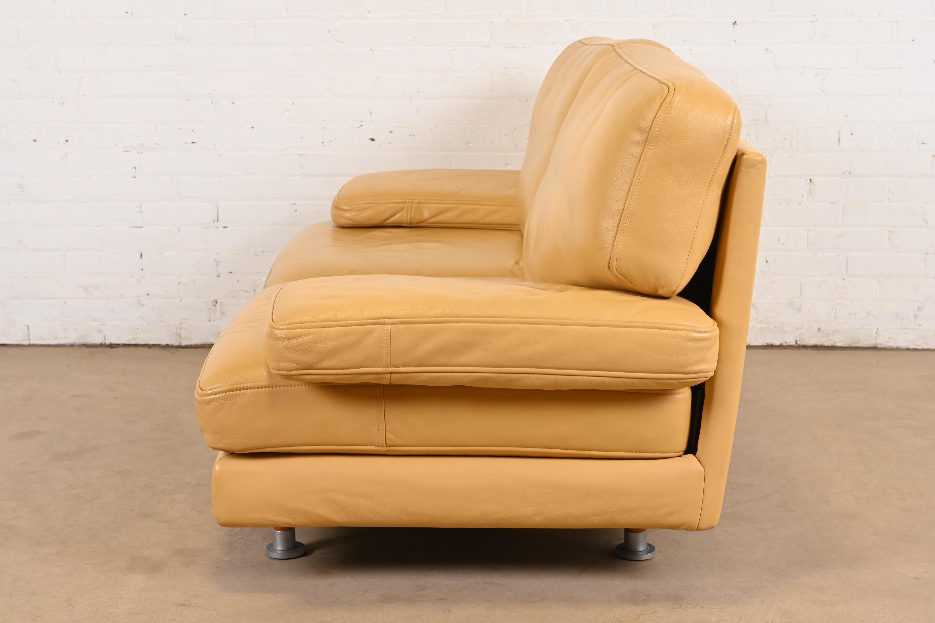 Canapé ou canapé moderne Ligne Roset en cuir jaune en vente 3