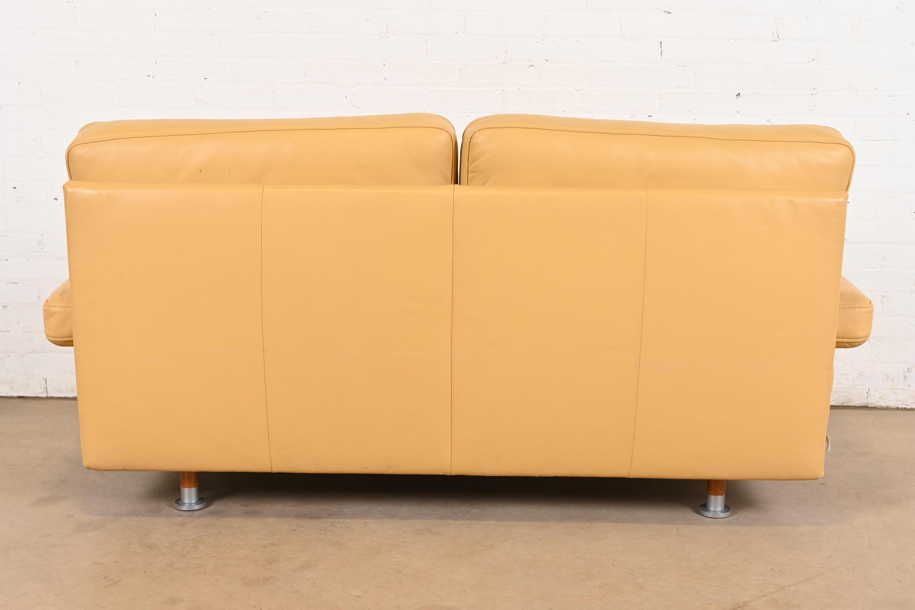 Canapé ou canapé moderne Ligne Roset en cuir jaune en vente 4