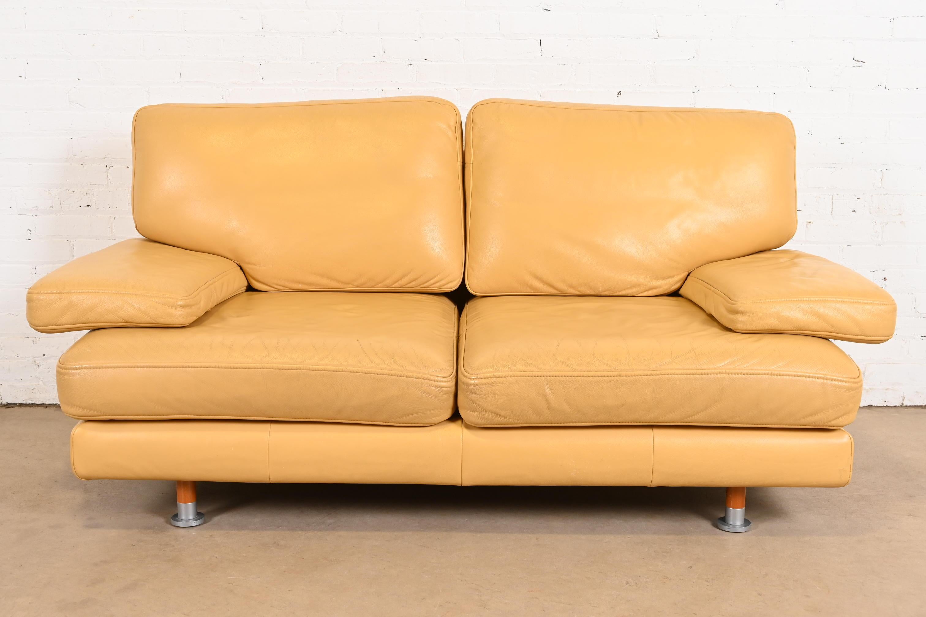 Moderne Canapé ou canapé moderne Ligne Roset en cuir jaune en vente
