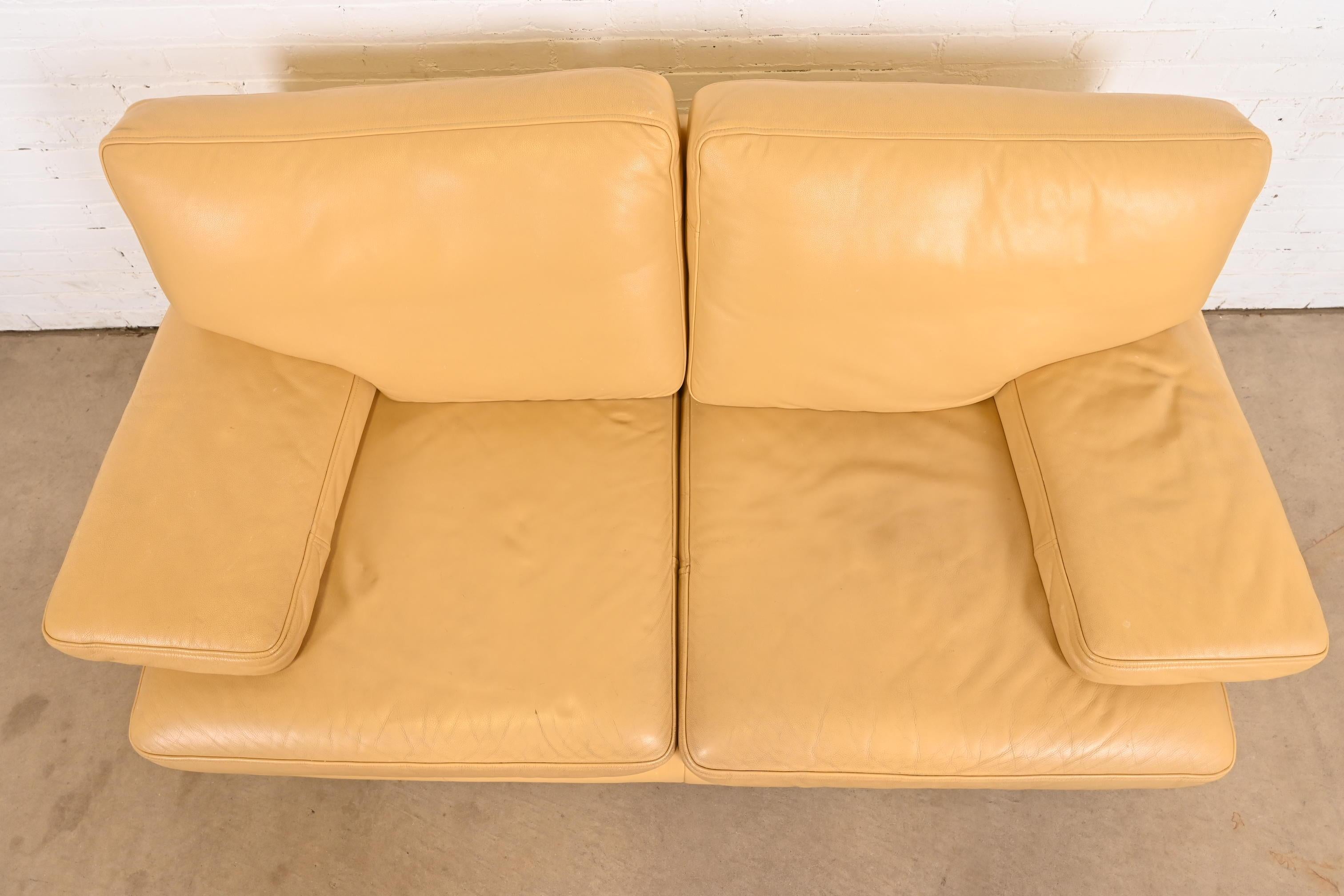 Fin du 20e siècle Canapé ou canapé moderne Ligne Roset en cuir jaune en vente