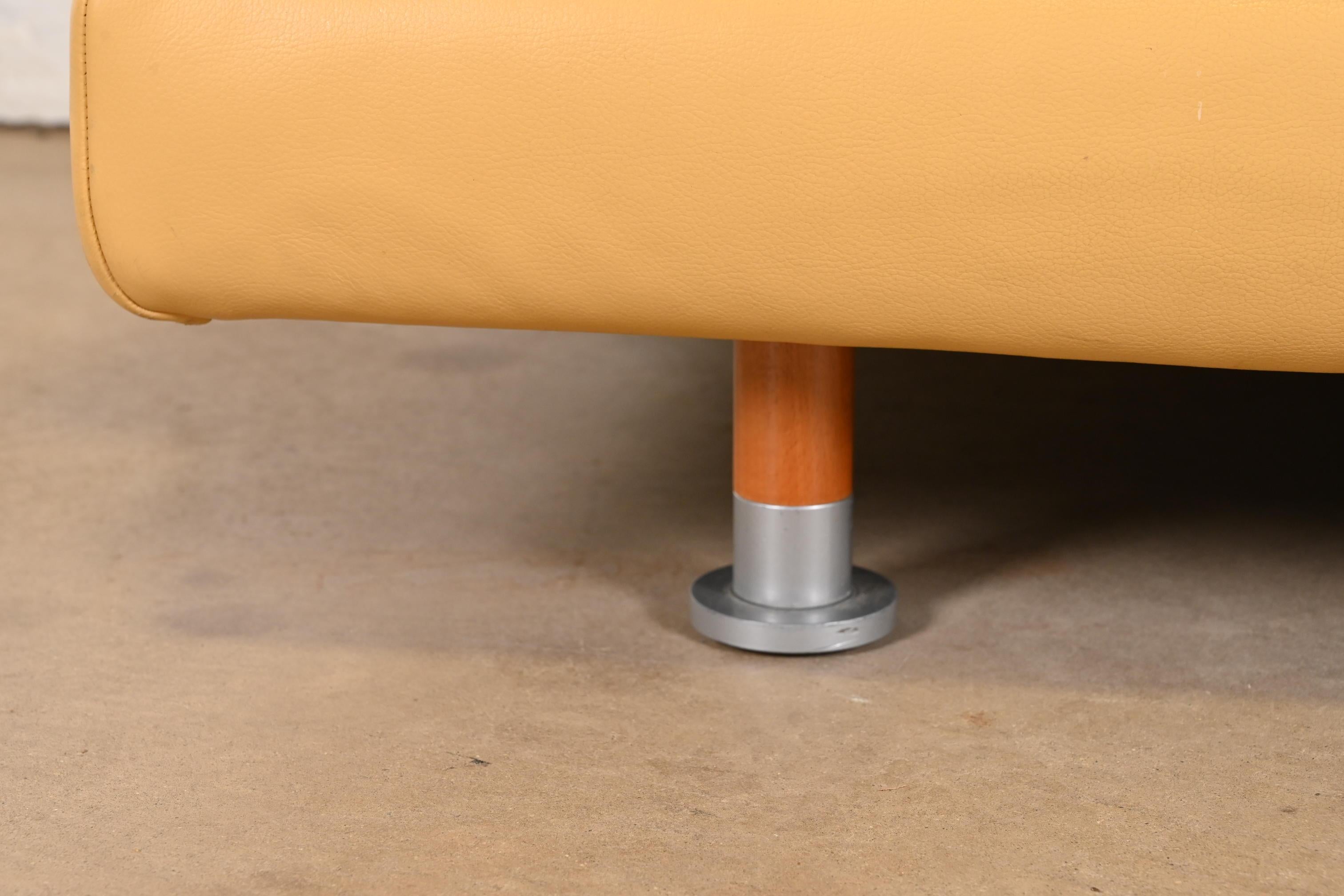 Canapé ou canapé moderne Ligne Roset en cuir jaune en vente 2