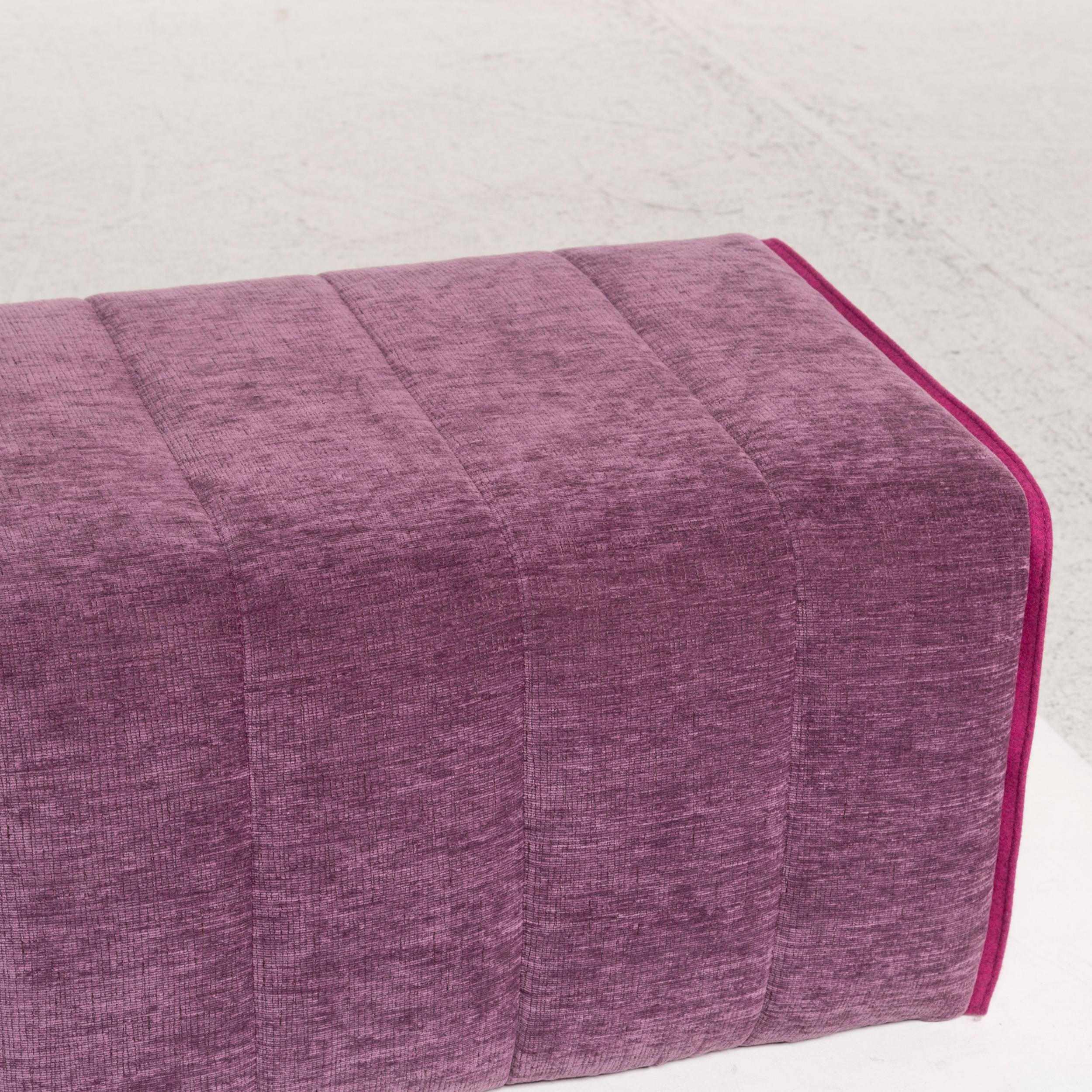 We bring to you a Ligne Roset MOËL fabric stool purple ottoman.
 
 

 Product measurements in centimeters:
 

Depth 49
Width 62
Height 37.




       