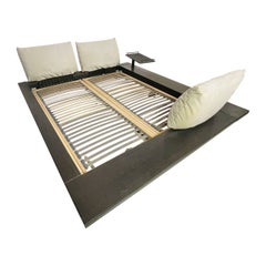 Lit à plateforme moderne en bois européen Ligne Roset Peter Maly de taille Queen Size