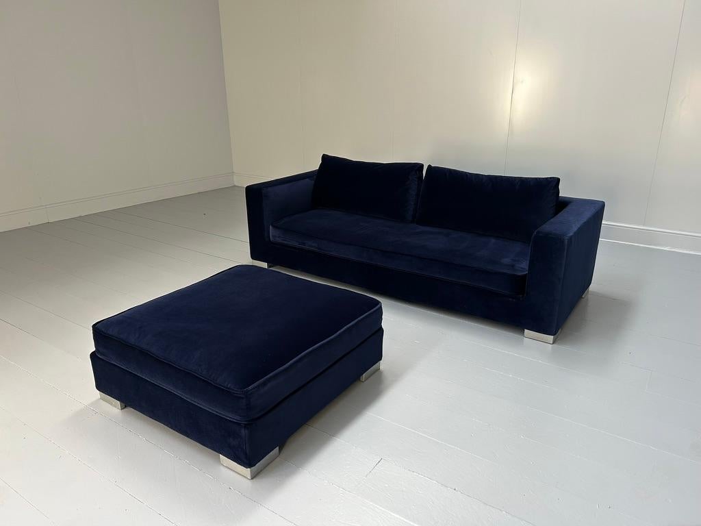 In questa occasione ti offriamo un superbo divano a 3 posti e un'ottomana di Ligne Roset 