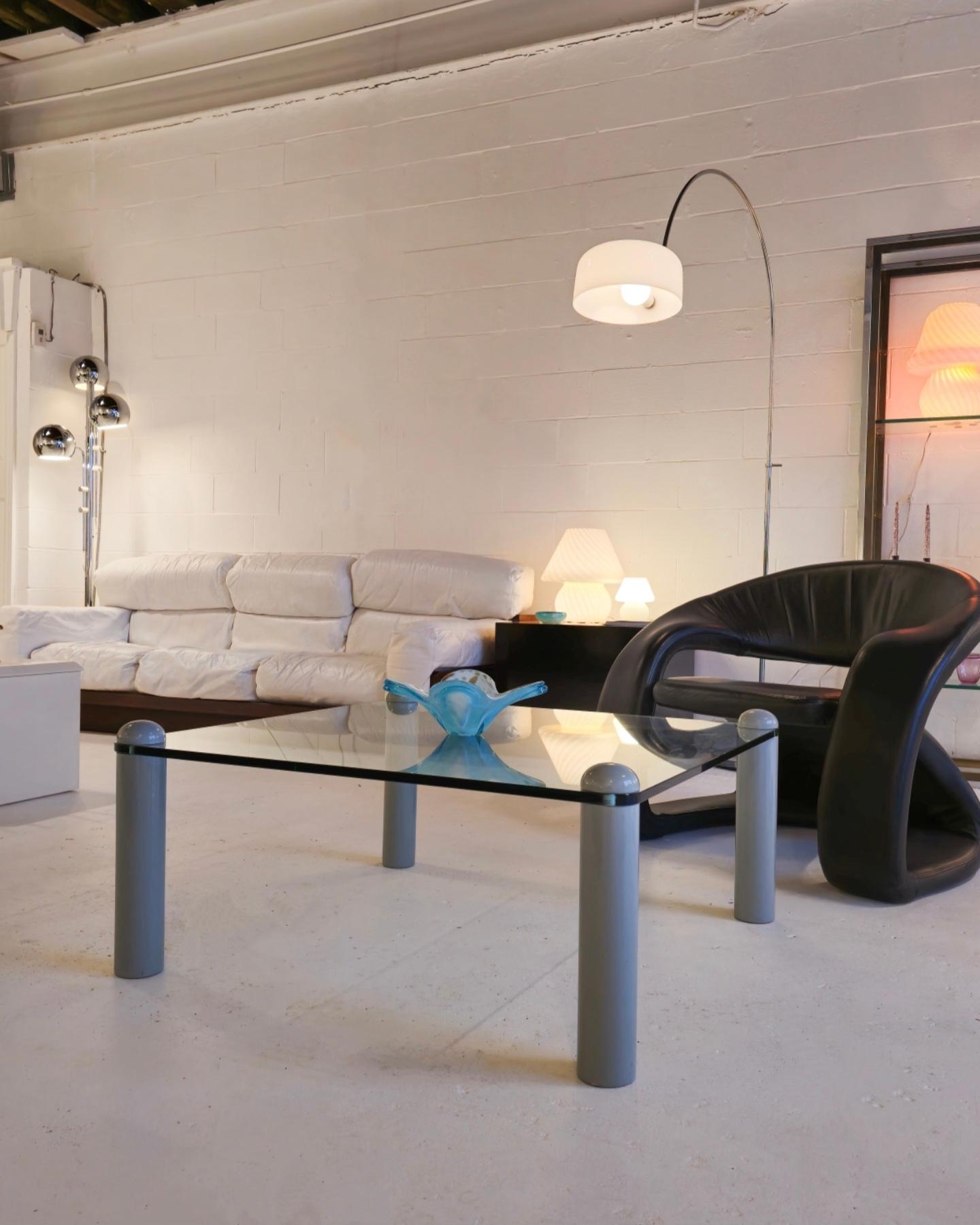 Tavolino in vetro arrotondato Ligne Roset In condizioni buone a Toronto, ON