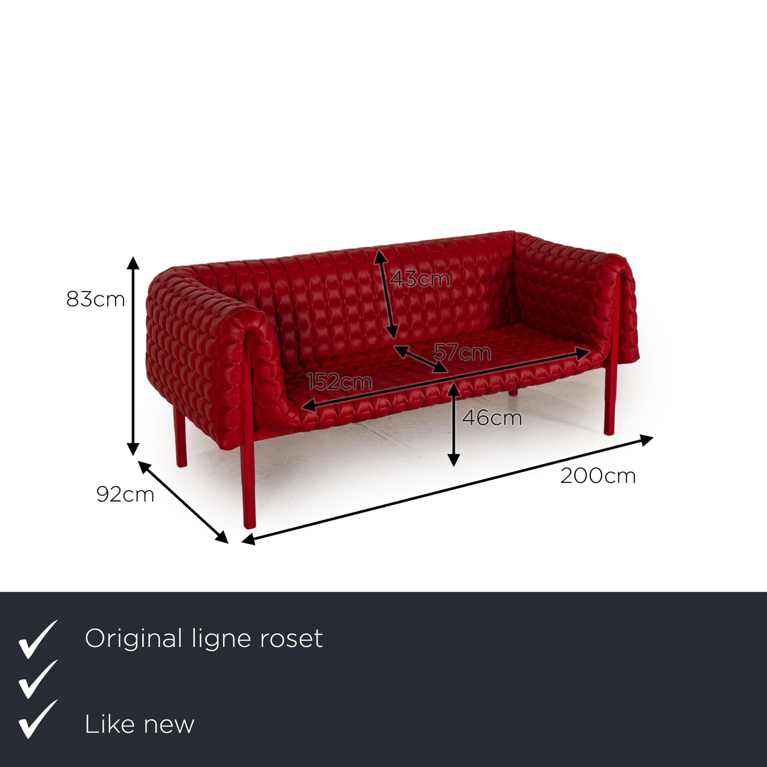 We present to you a ligne roset Ruché leather sofa red three-seater couch.
 

 Product measurements in centimeters:
 

Depth: 92
Width: 200
Height: 83
Seat height: 46
Rest height: 81
Seat depth: 57
Seat width: 152
Back height: 43.
 