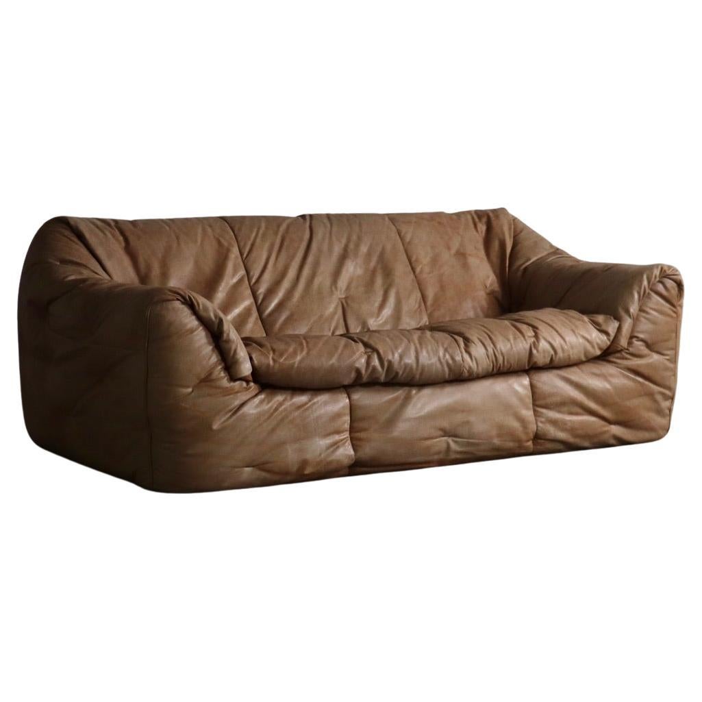 Ligne Roset Sofá Sloop de Michel Ducaroy en cuero coñac, años 70