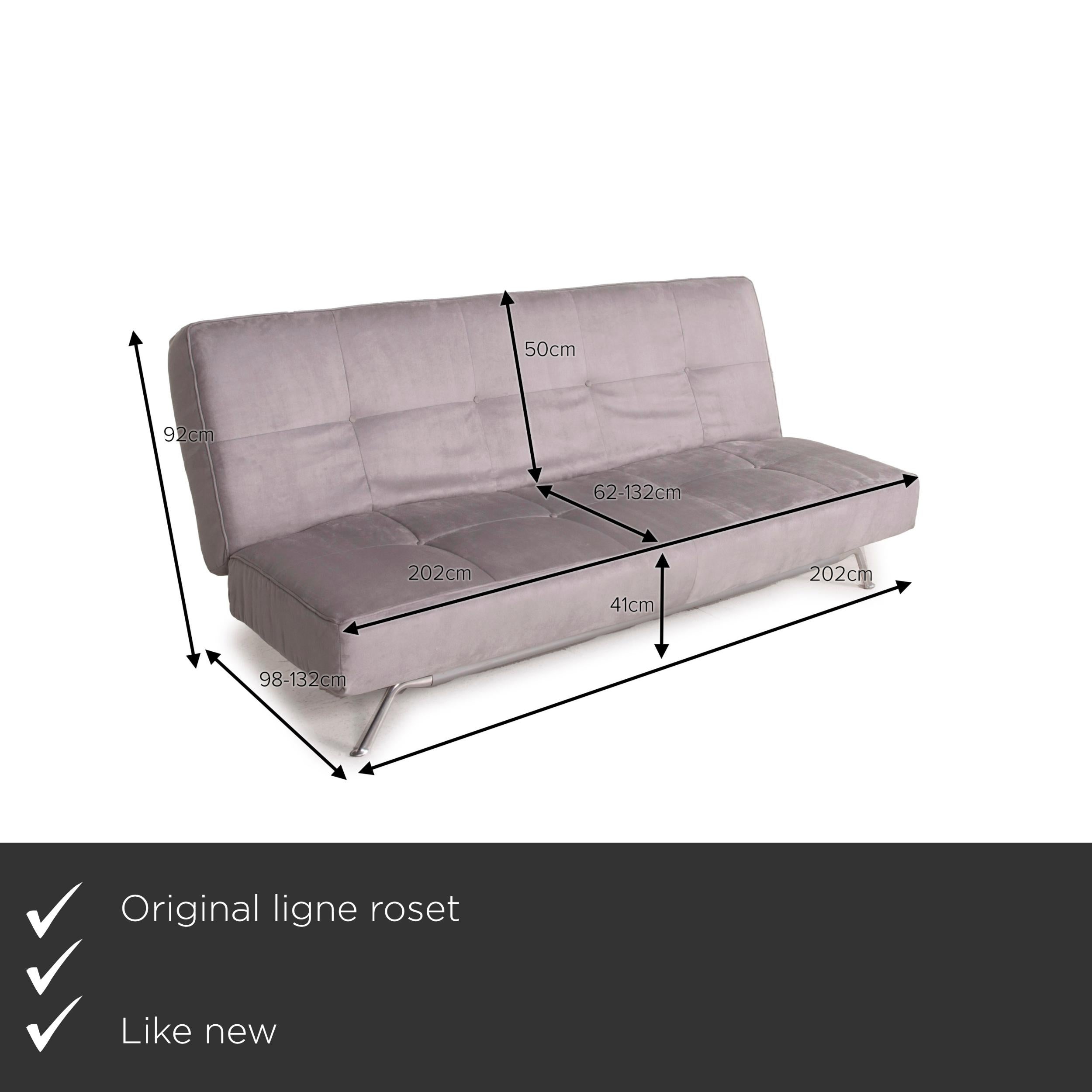 We present to you a Ligne Roset Smala fabric sofa gray three-seater function reclining function.

Product measurements in centimeters:

Depth 98
Width 202
Height 92
Seat height 41
Seat depth 62
Seat width 202
Back height 50.



 
