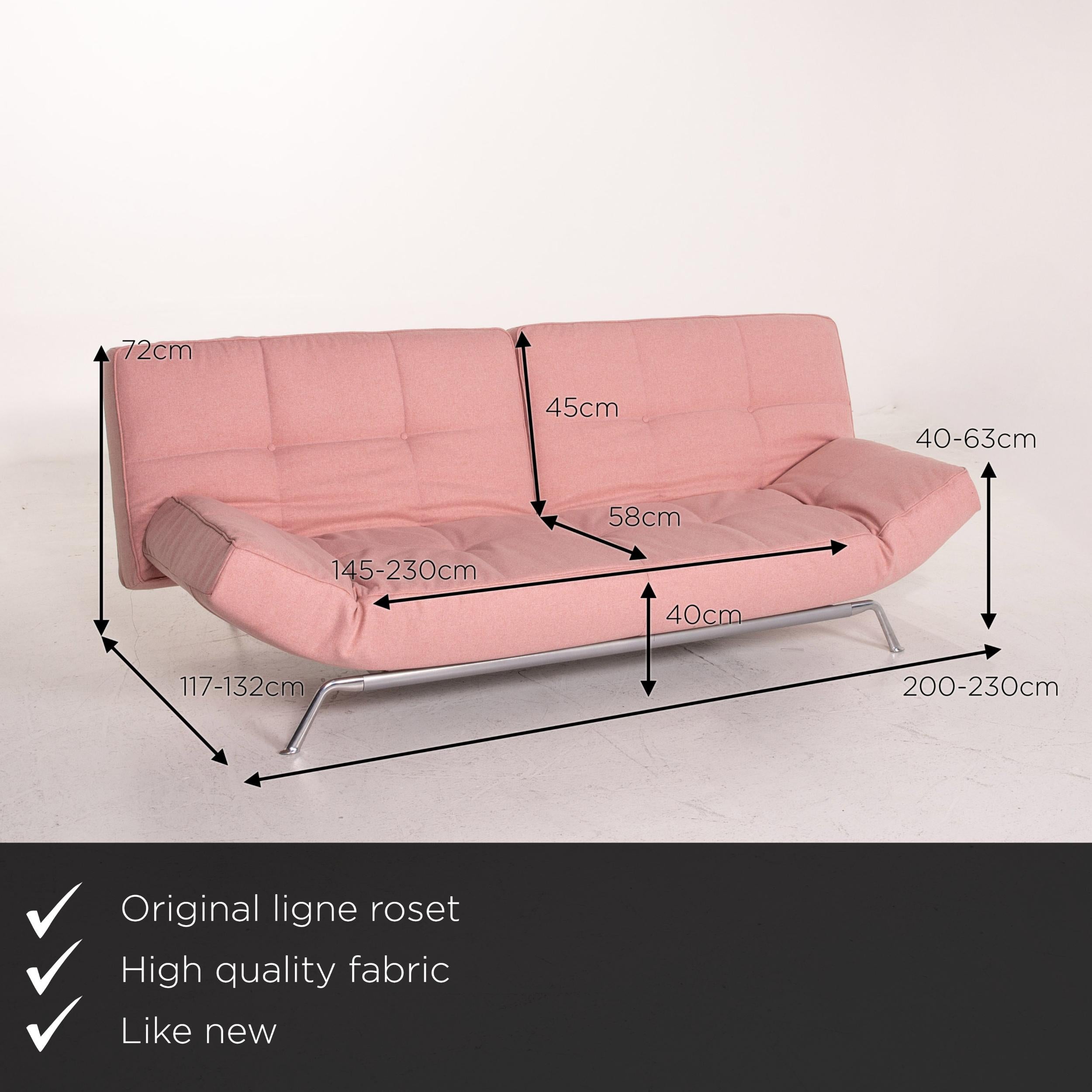 We present to you a ligne roset Smala fabric sofa rosé pink three-seat function sleeping function.
 

 Product measurements in centimeters:
 

Depth 117
Width 200
Height 72
Seat height 40
Rest height 63
Seat depth 58
Seat width 145
Back