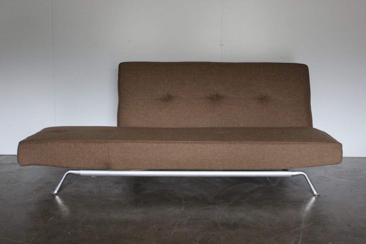 On offer on this occasion is a superb Ligne Roset “Smala” Sofa-Bed, dressed in a peerless top-grade Woven-Wool fabric in a warm, earthy, natural mix of Greens and Browns.

As you will no doubt be aware by your interest in this Didier Gomez