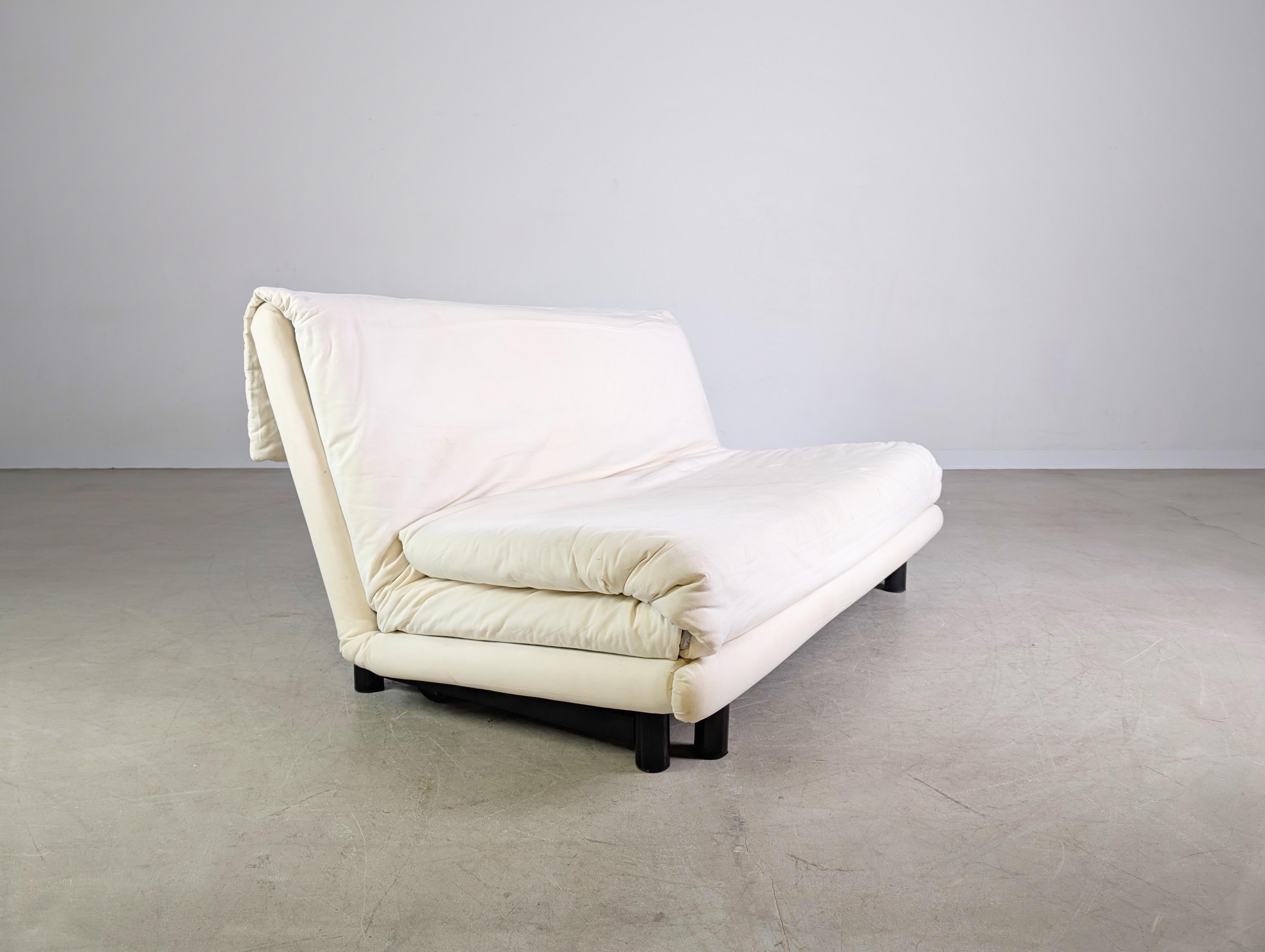 French Ligne Roset Sofa Couch Multy Claude Brisson weiß Zweisitzer For Sale