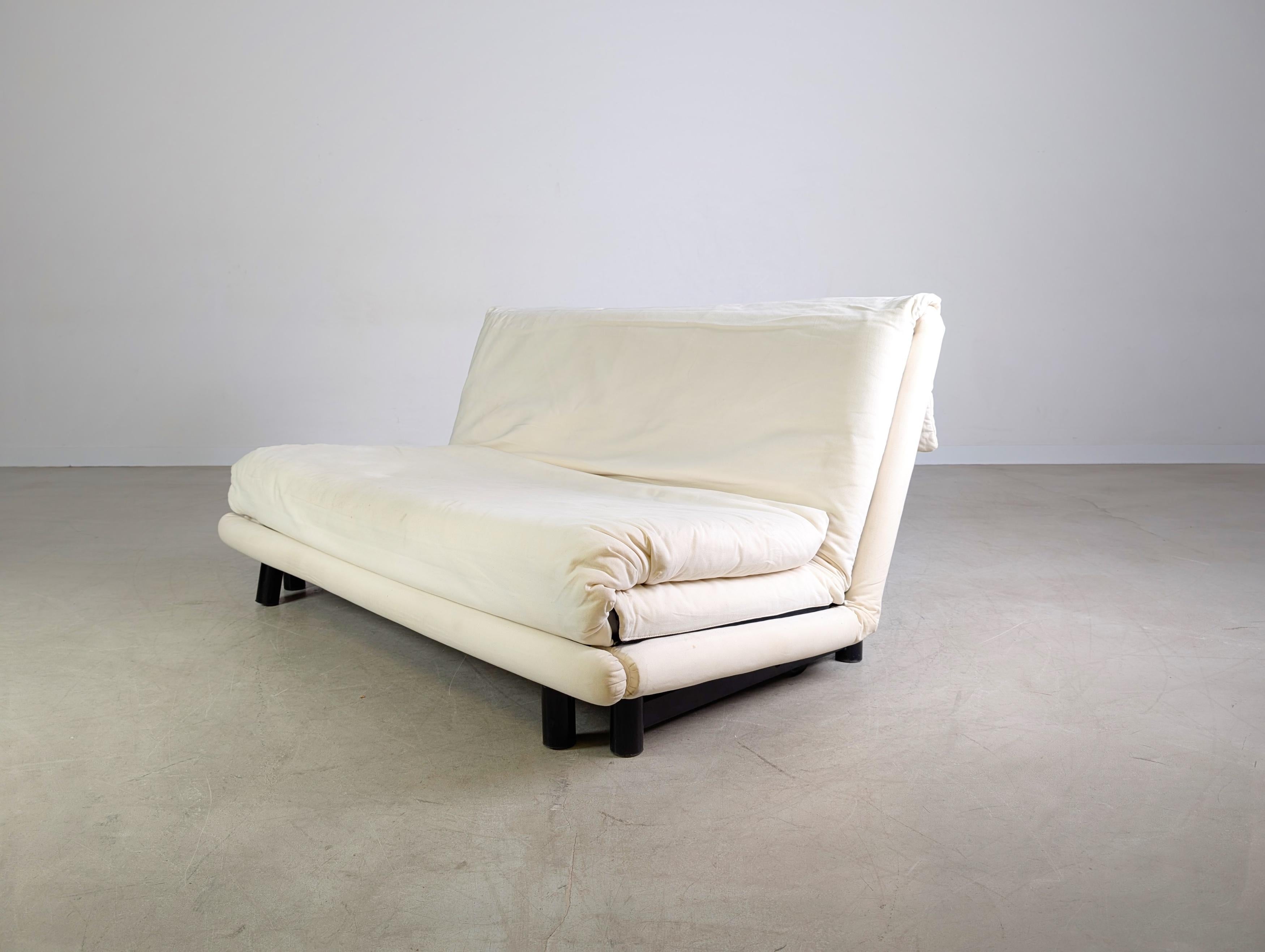 Ligne Roset Sofa Couch Multy Claude Brisson weiß Zweisitzer In Fair Condition For Sale In Berlin, DE