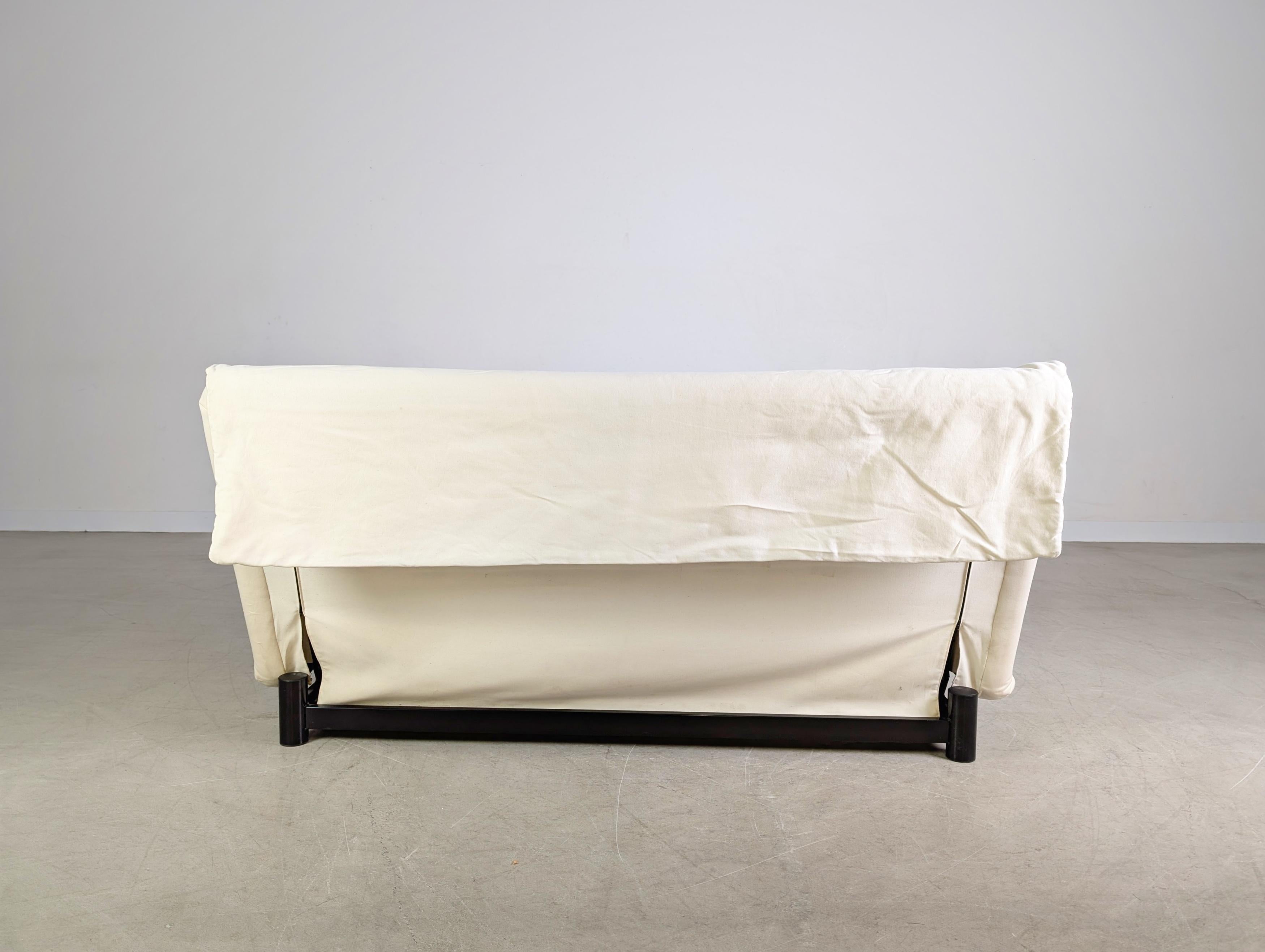 Contemporary Ligne Roset Sofa Couch Multy Claude Brisson weiß Zweisitzer For Sale