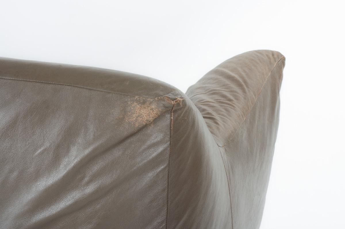 20th Century Ligne Roset sofa in brown leather 1980 For Sale