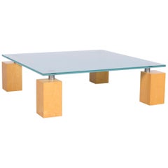 Table basse Ligne Roset Squadra avec plateau en verre et plateau carré en bois