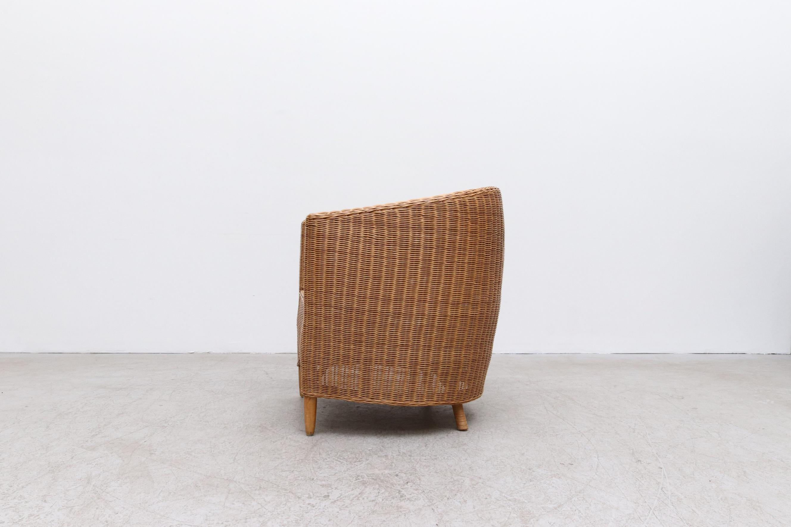 Ligne Roset Style Curved Woven Rattan Basket Lounge Chair with Oak Front Legs In Good Condition In Los Angeles, CA