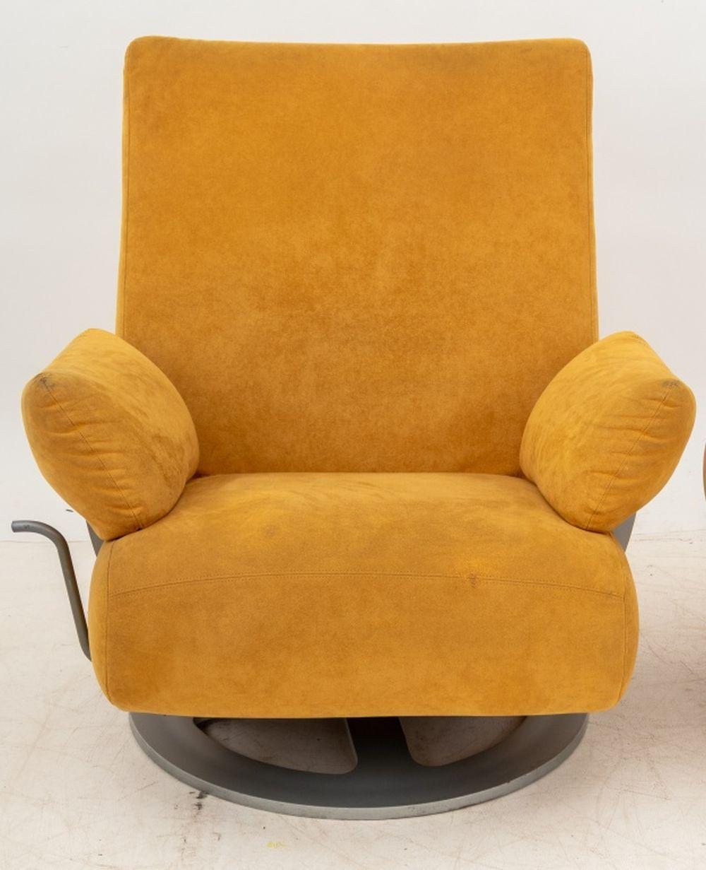 Ligne Roset Silla y otomana tapizadas en ante Francés en venta