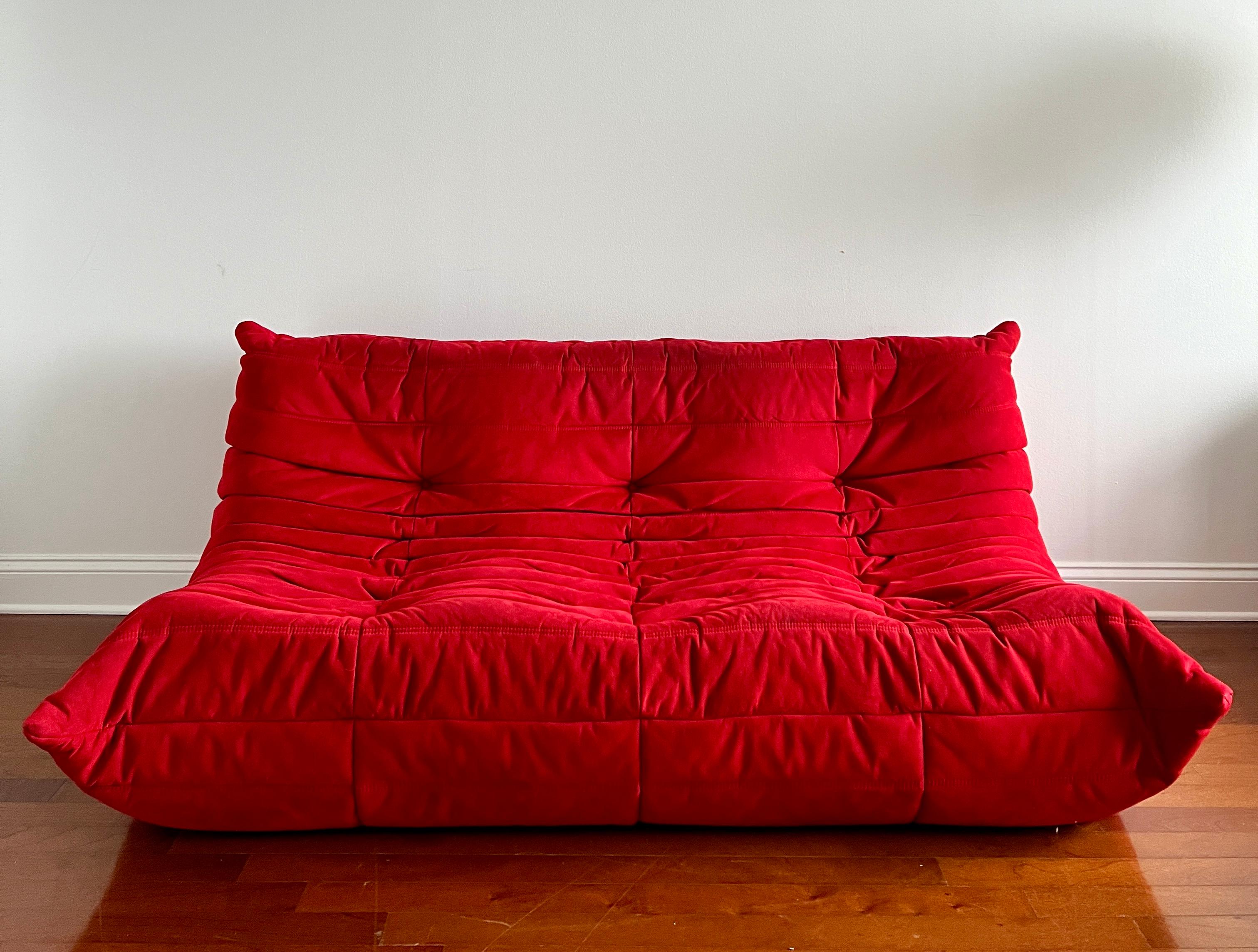 Ligne Roset 3 seater Togo sofa designed by Michel Ducaroy. Made in 2005, with the original red alcantara upholstery and Ligne Roset tags still on it. 

No rips or tears and only minor wear, this Togo is still extremely comfortable and instantly