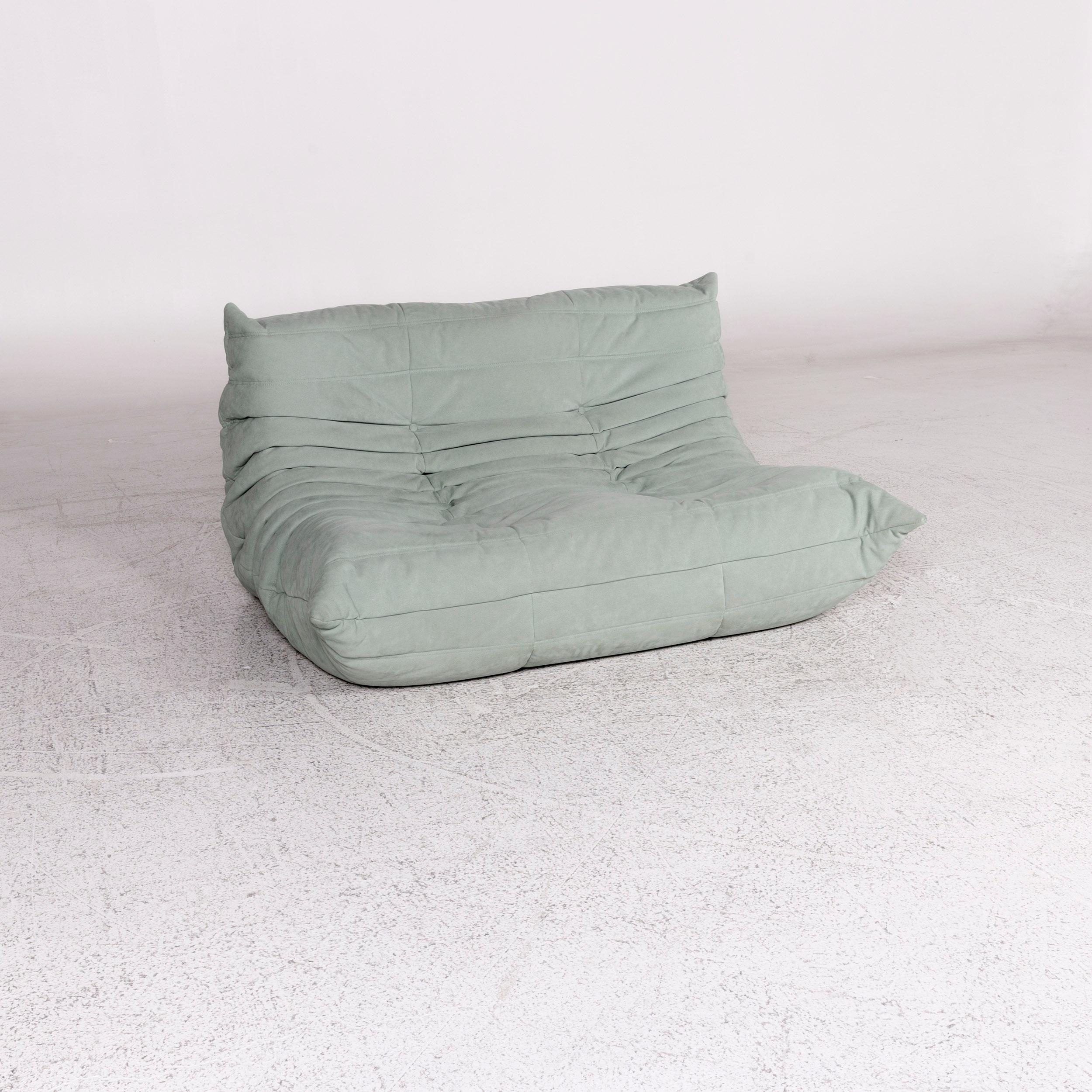We bring to you a Ligne Roset Togo Alcantara Stoff sofa Garnitur mint Flieder Grün Lila 2x.

 
 Product measurements in centimeters:
 
Depth: 101
Width: 137
Height: 68
Seat-height: 34
Seat-depth: 60
Seat-width: 137
Back-height: 41.

 