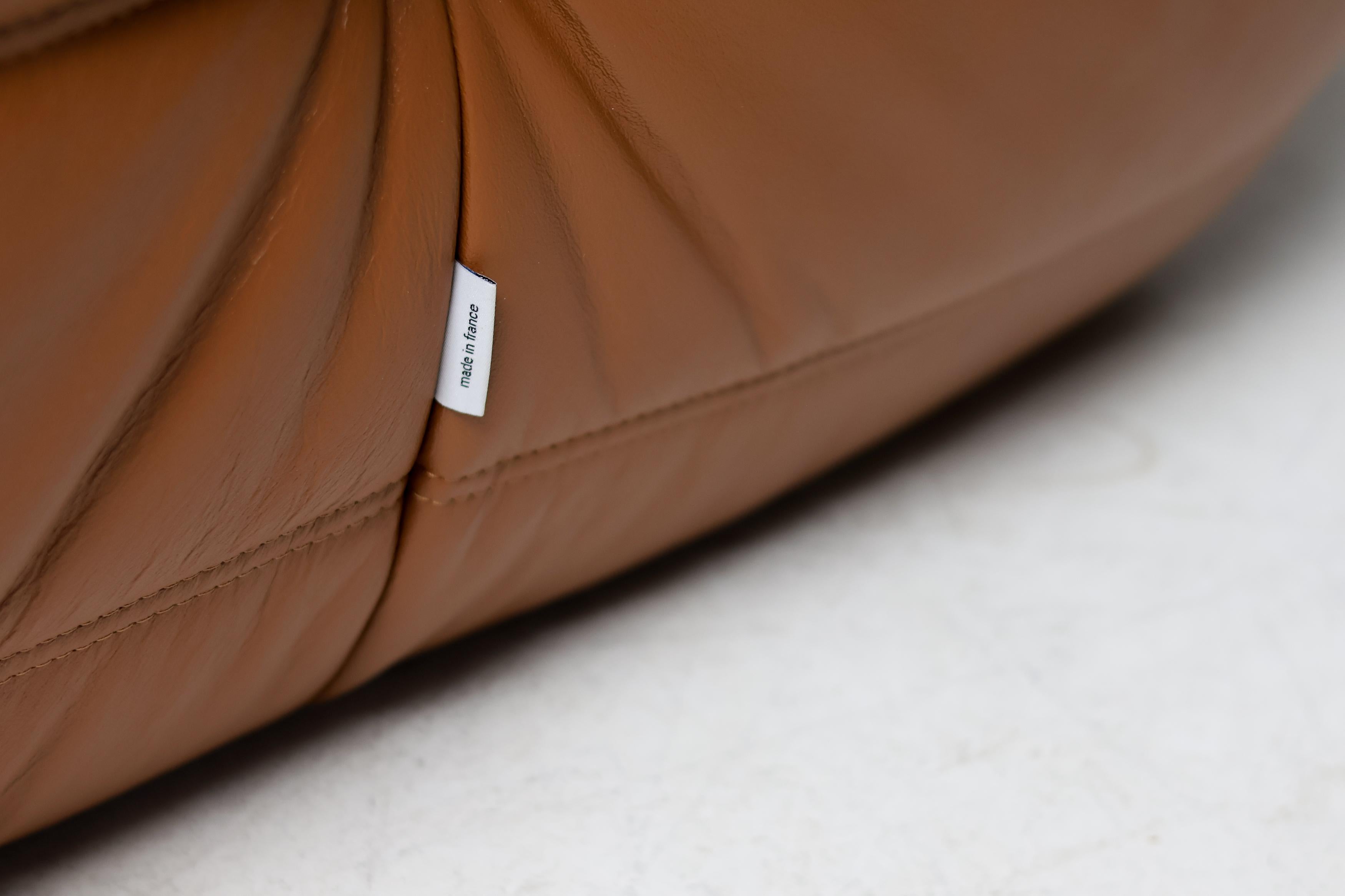 Ligne Roset Togo by Michel Ducaroy Dreisitzer-Sofa aus sattelbraunem Leder im Angebot 3