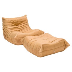 Fauteuil et repose-pieds en cuir camel Togo Ligne Roset de Michel Ducaroy