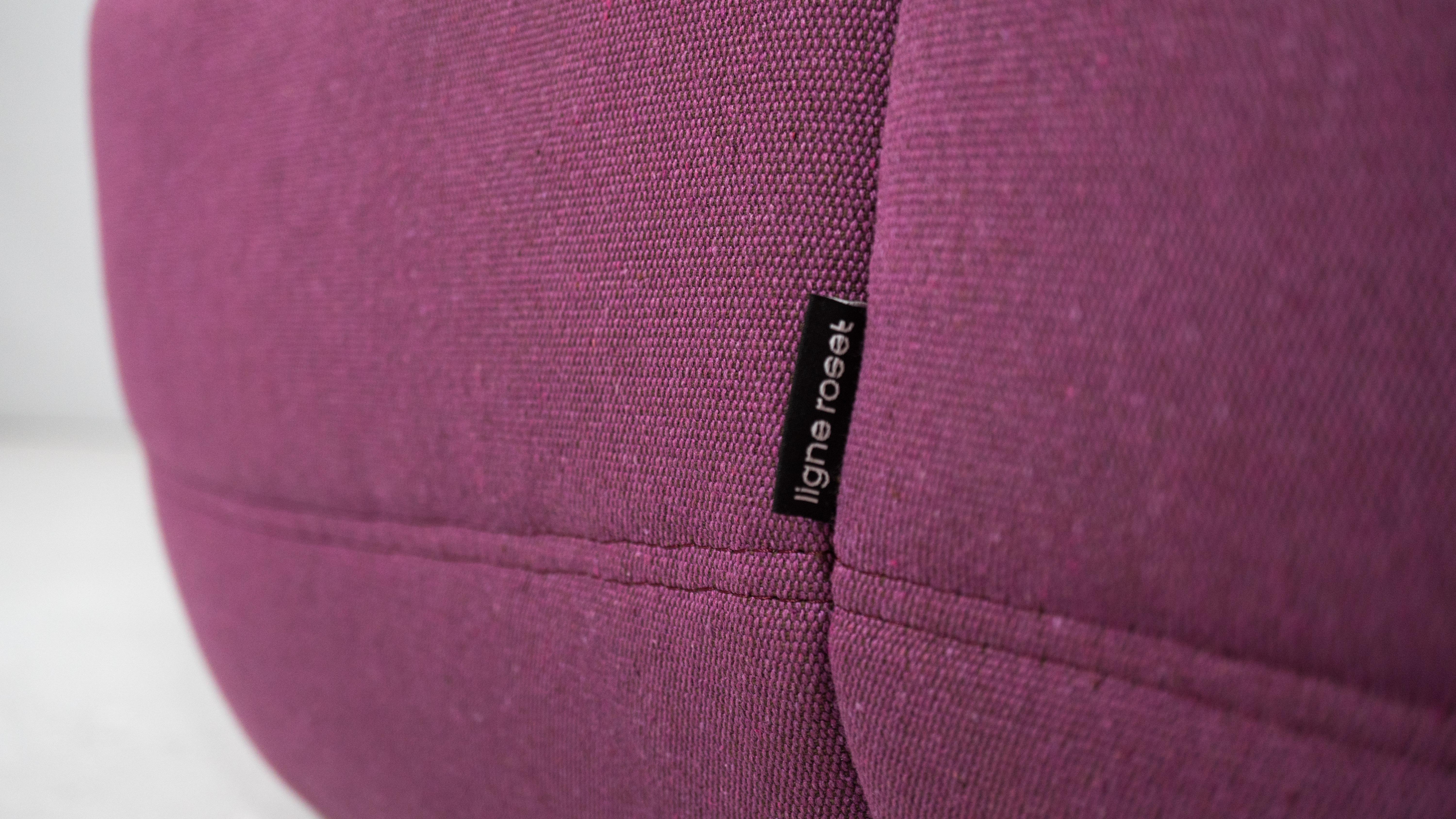 Tissu Chaise de cheminée Togo Ligne Roset en violet de Michel Ducaroy en vente