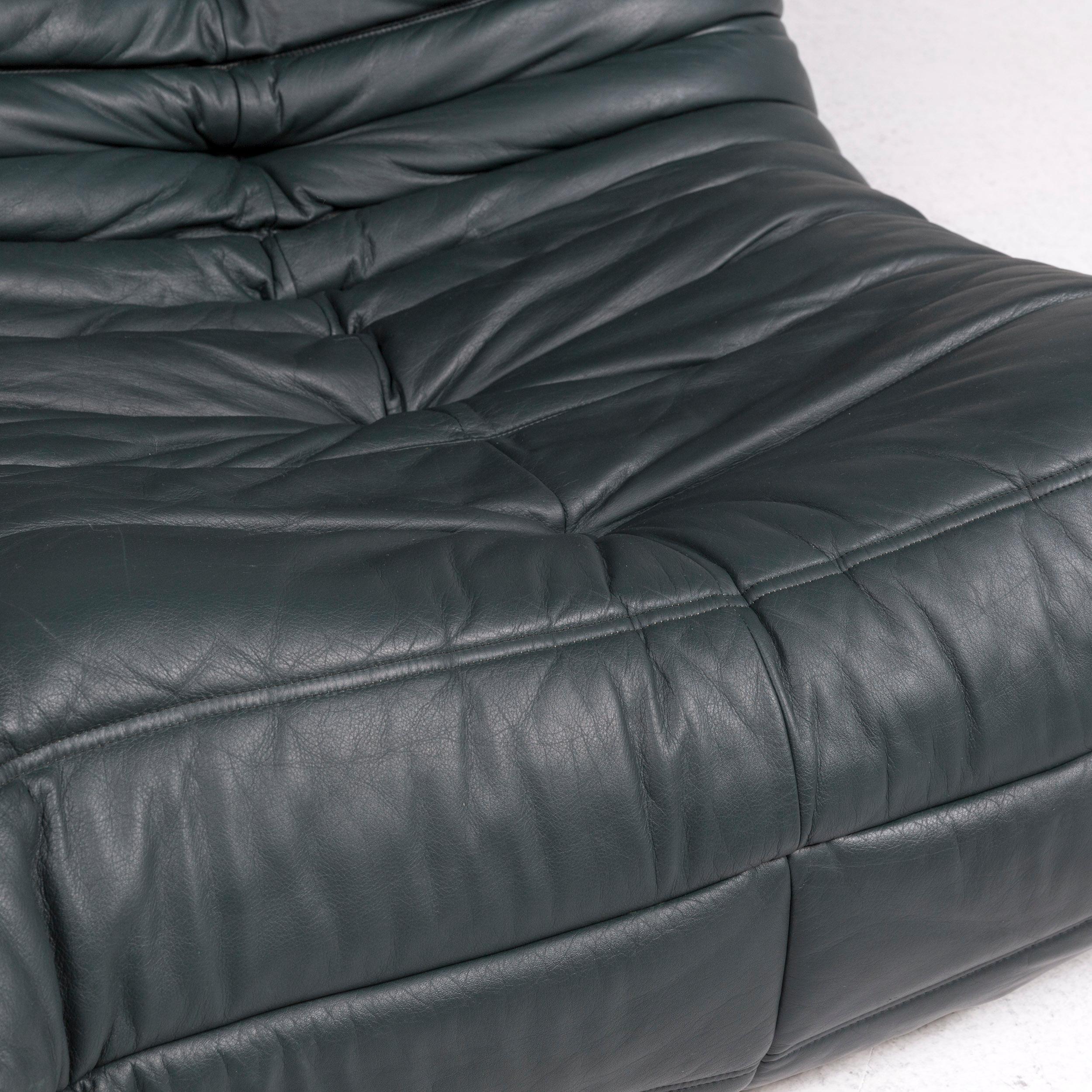 We bring to you a ligne roset Togo leather armchair green dark green.
 
 

 Product measurements in centimeters:
 

Depth 98
Width 86
Height 69
Seat-height 34
Seat-depth 86
Seat-width 42.

  