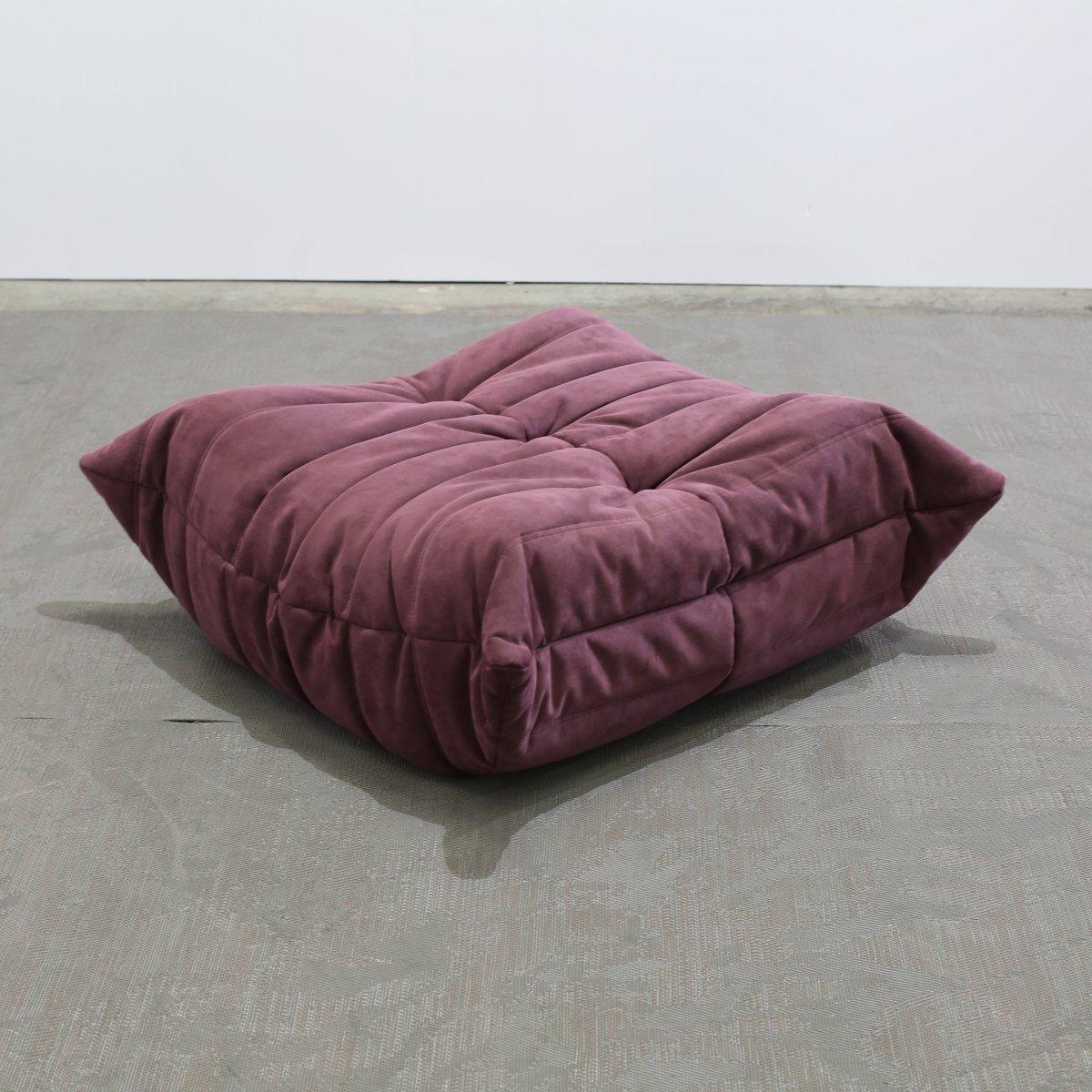 Ligne Roset Sofá mediano y otomano Togo de Michel Ducaroy en venta 3
