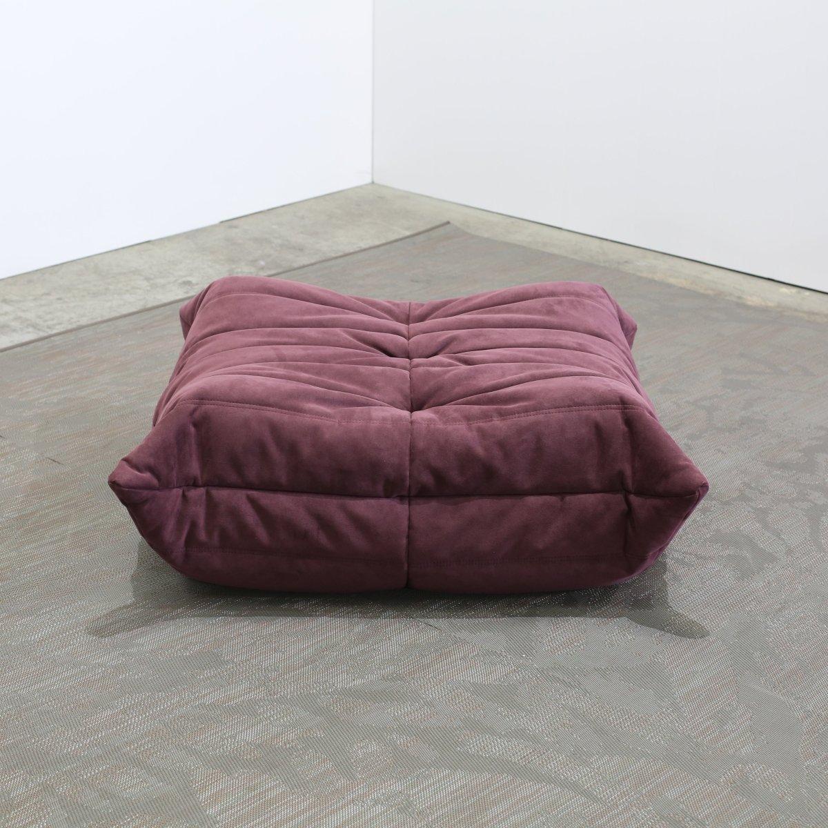 Ligne Roset Sofá mediano y otomano Togo de Michel Ducaroy en venta 6