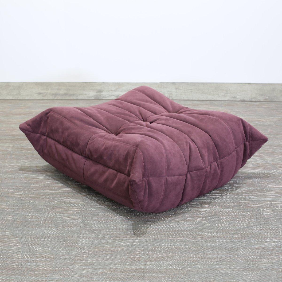 Ligne Roset Sofá mediano y otomano Togo de Michel Ducaroy en venta 7