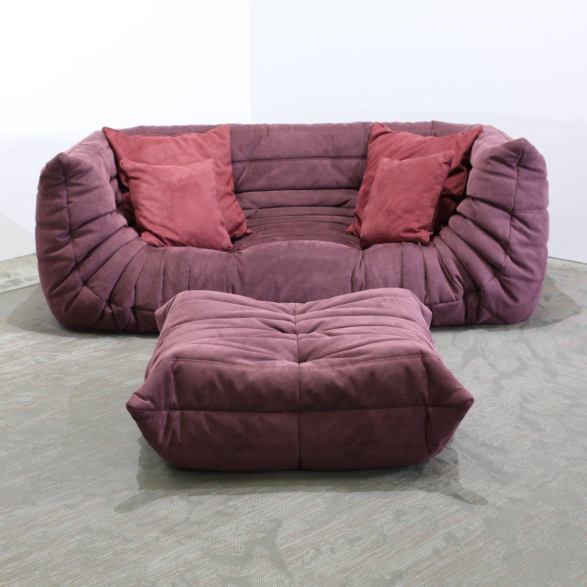 Ligne Roset Sofá mediano y otomano Togo de Michel Ducaroy en venta 9